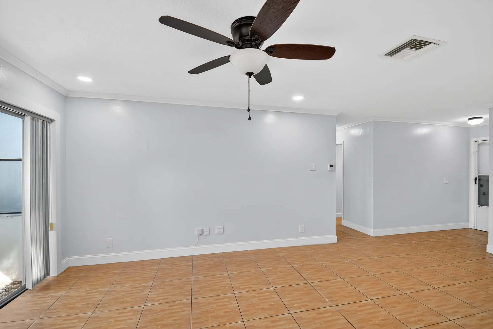 Property Slideshow image 12 of 54 | 2667 dudley dr b, West Palm Beach, FL, 33415