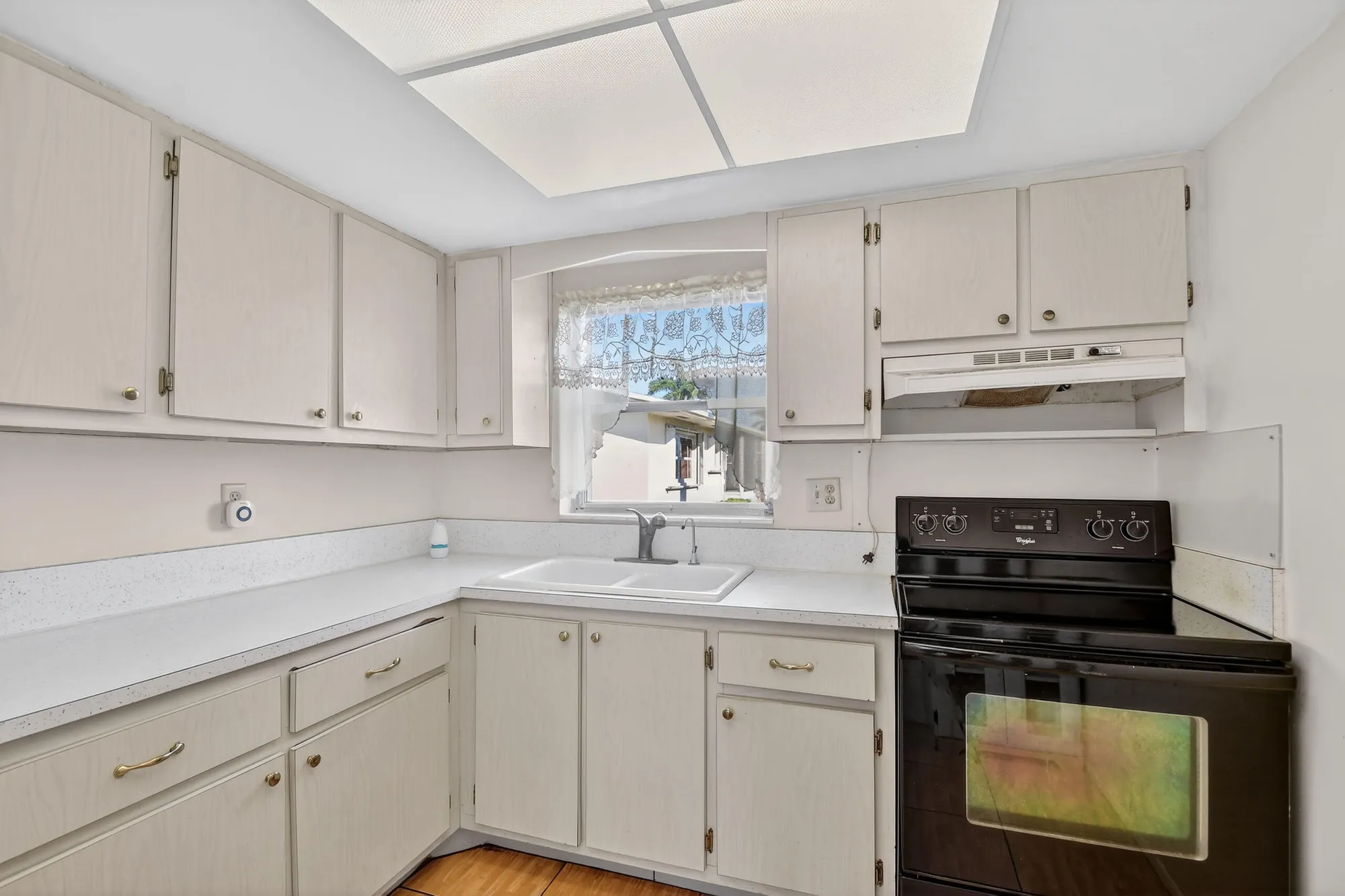 Property Slideshow image 14 of 54 | 2667 dudley dr b, West Palm Beach, FL, 33415