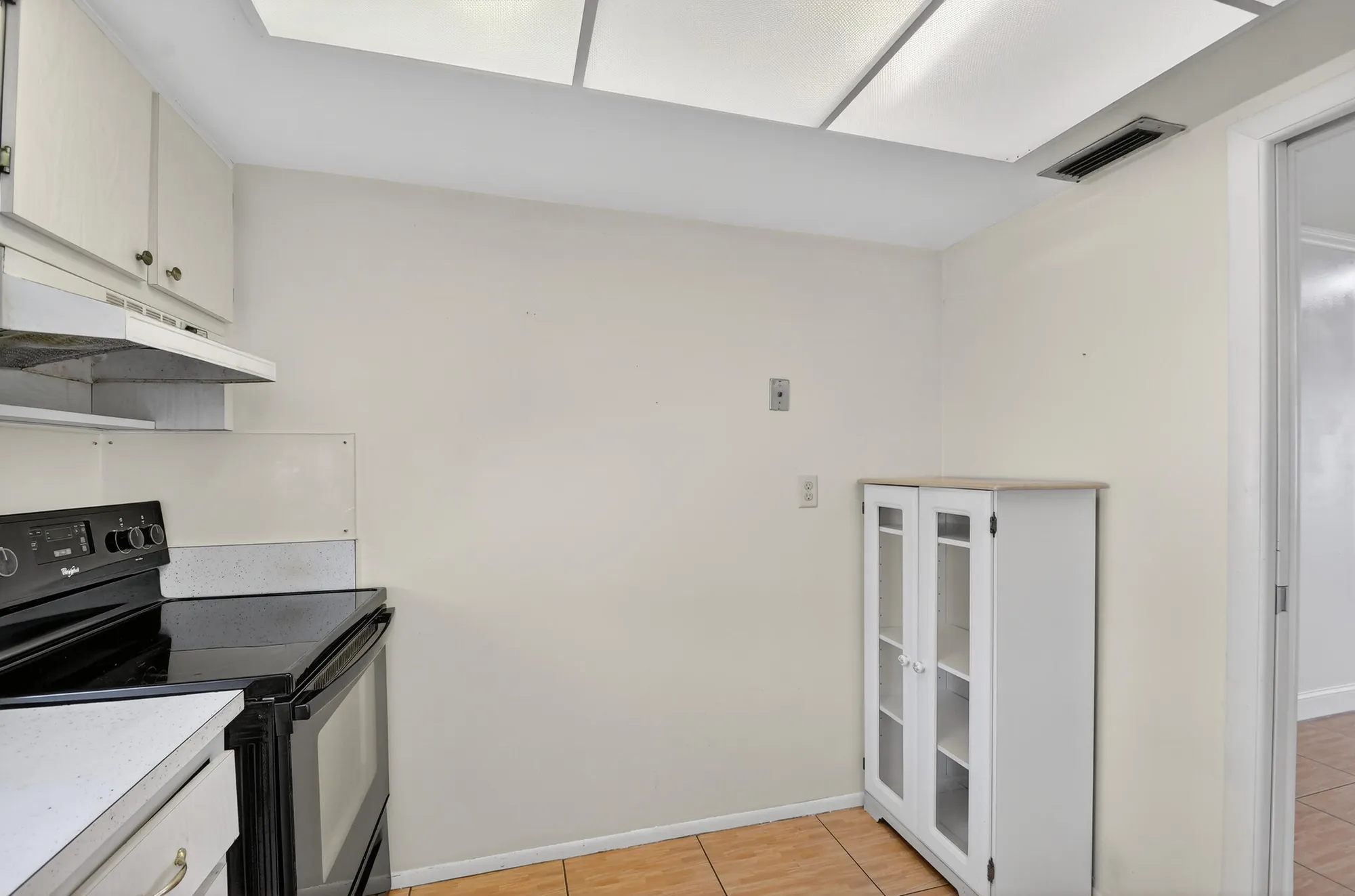 Property Slideshow image 16 of 54 | 2667 dudley dr b, West Palm Beach, FL, 33415