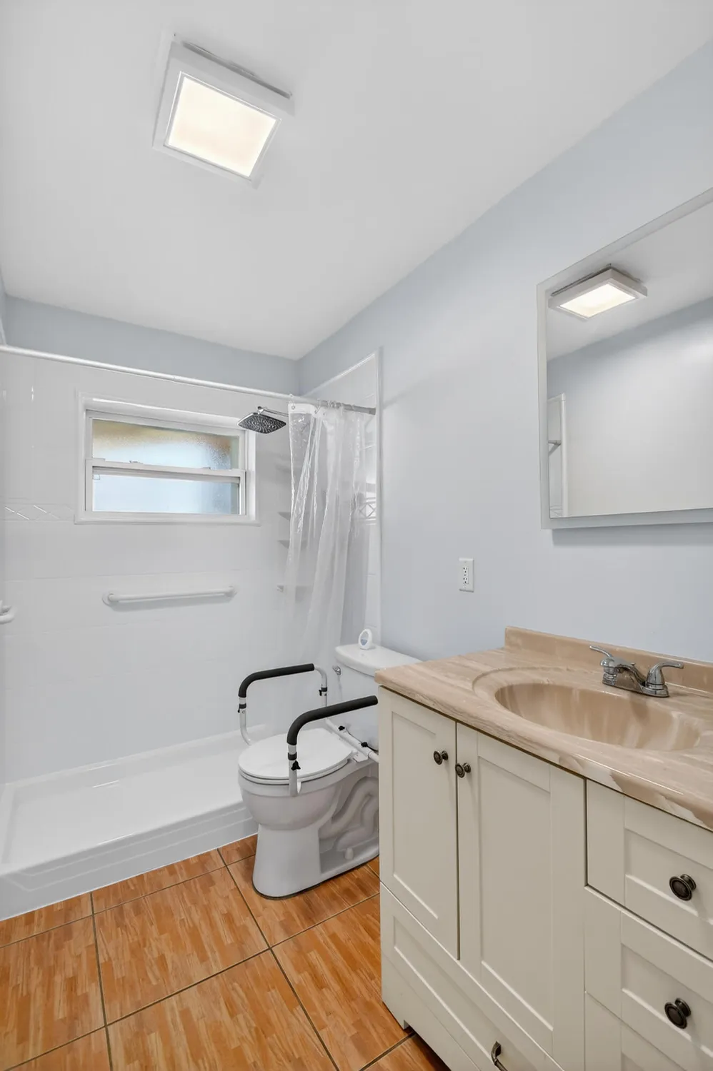 Property Slideshow image 21 of 54 | 2667 dudley dr b, West Palm Beach, FL, 33415