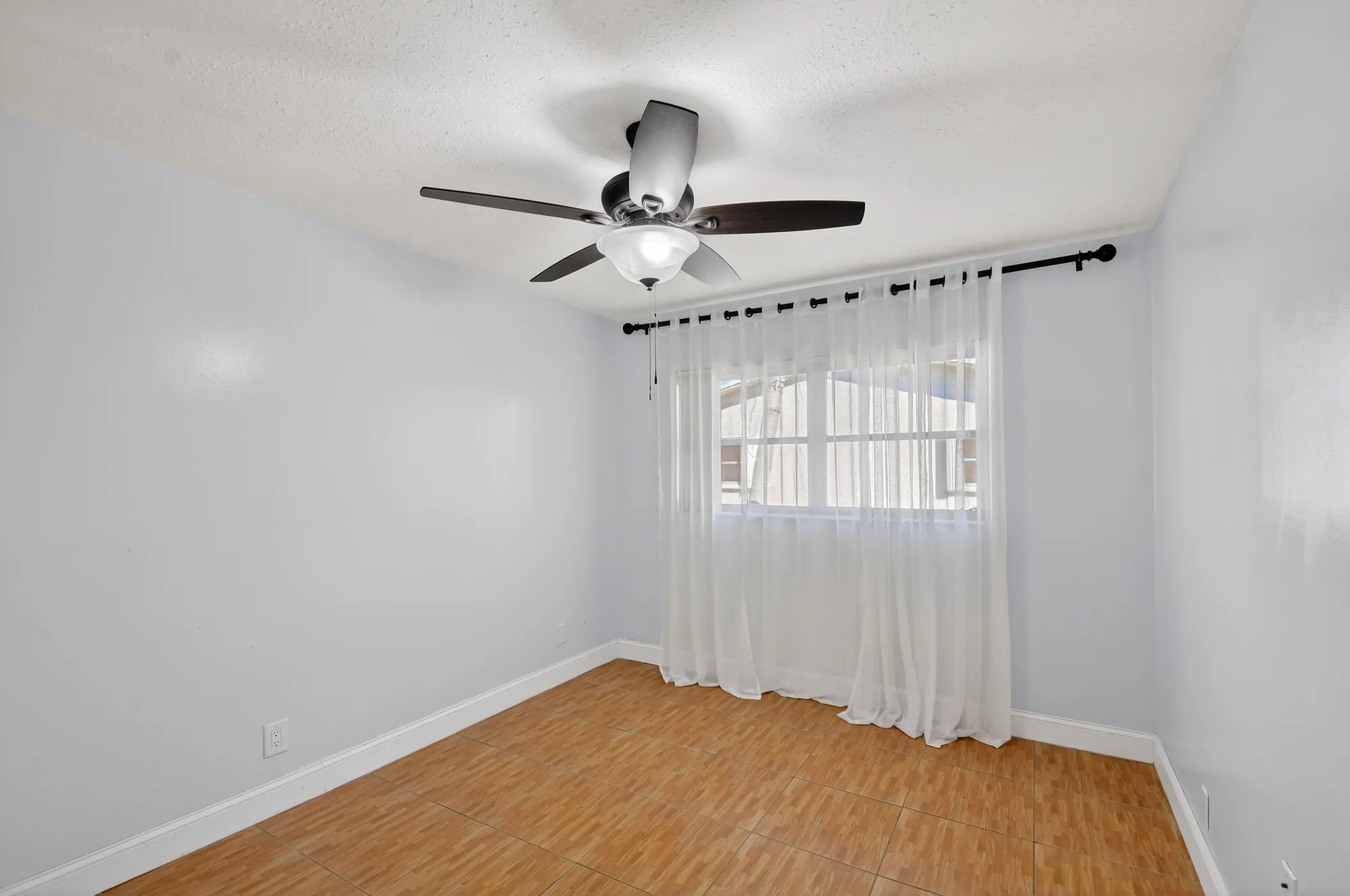 Property Slideshow image 22 of 54 | 2667 dudley dr b, West Palm Beach, FL, 33415