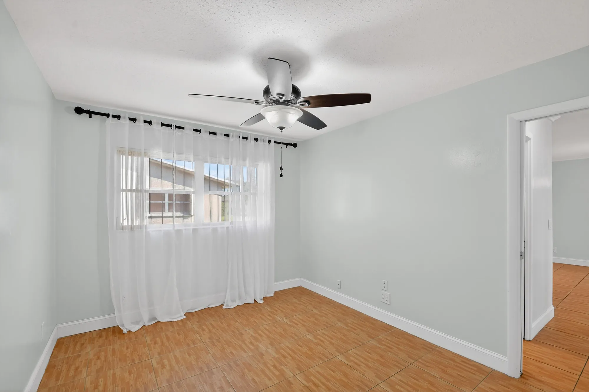 Property Slideshow image 23 of 54 | 2667 dudley dr b, West Palm Beach, FL, 33415