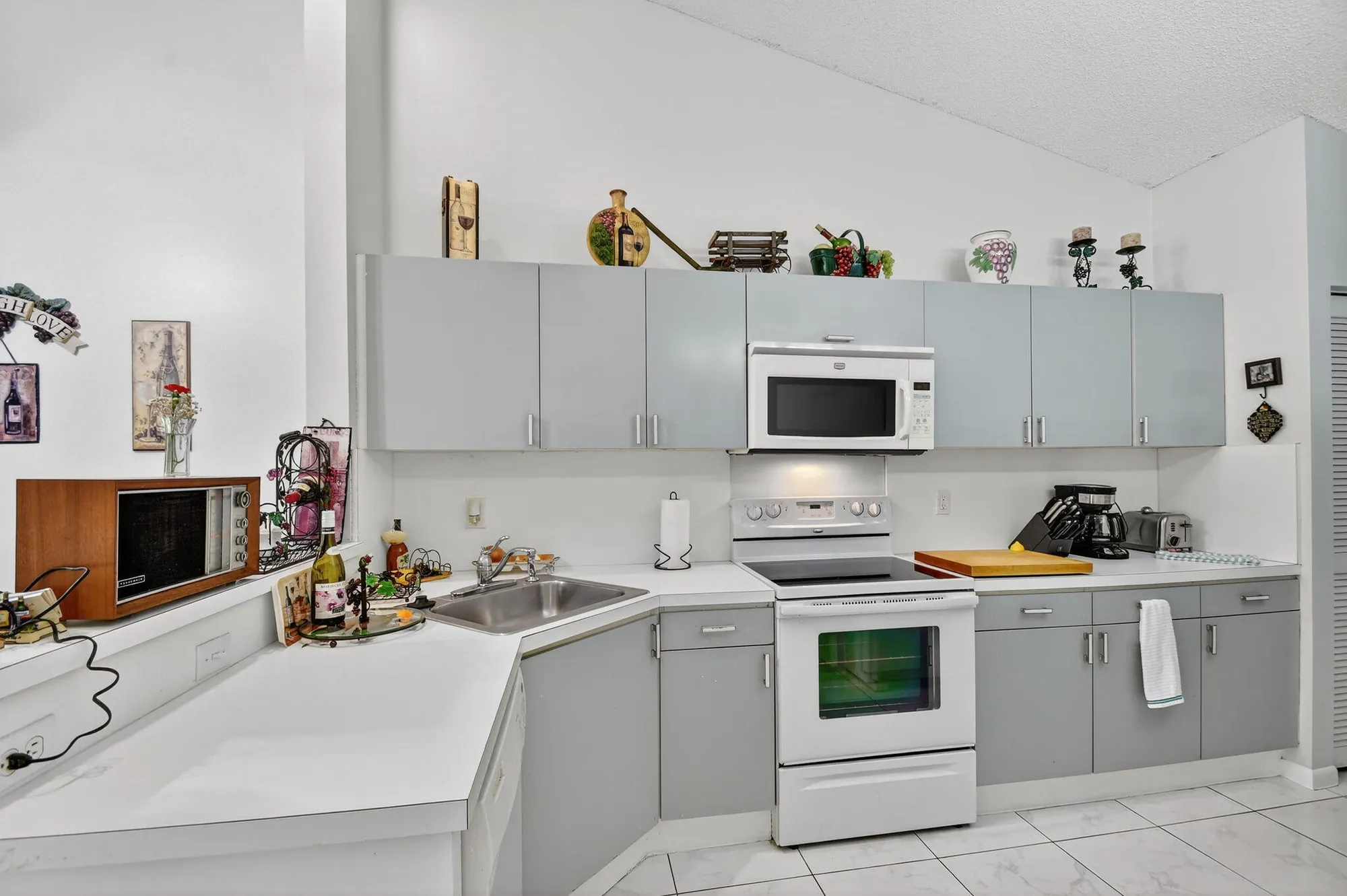 Property Slideshow image 16 of 91 | 7147 le chalet blvd, Boynton Beach, FL, 33472