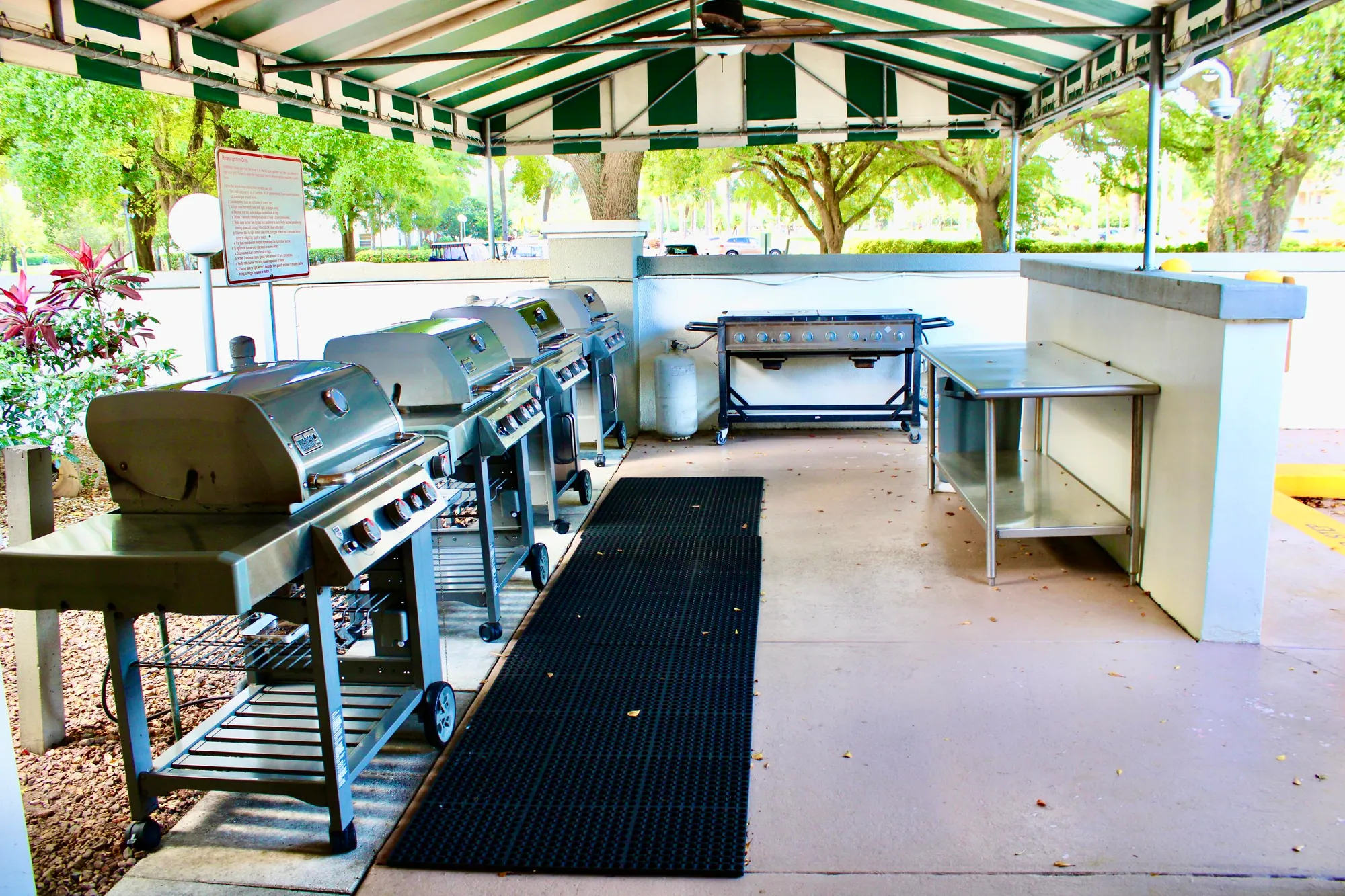 Property Slideshow image 38 of 54 | 2901 victoria cir d2, Coconut Creek, FL, 33066