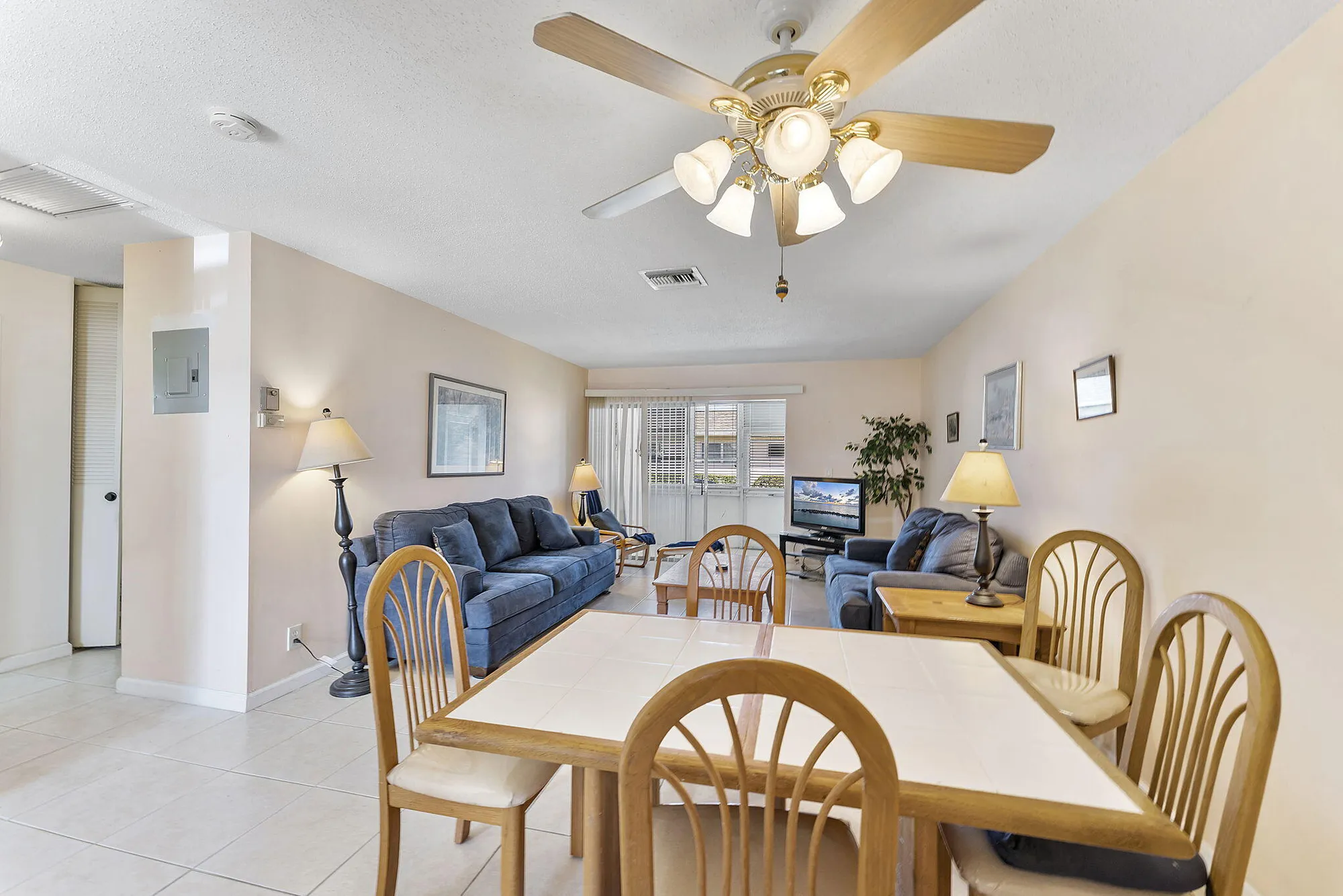 Property Slideshow image 6 of 21 | 2523 dudley dr h, West Palm Beach, FL, 33415