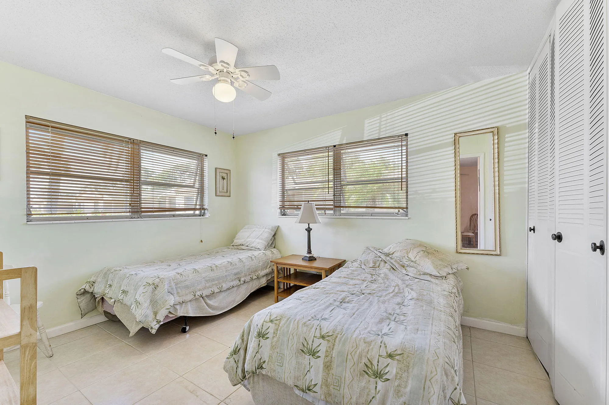 Property Slideshow image 12 of 21 | 2523 dudley dr h, West Palm Beach, FL, 33415