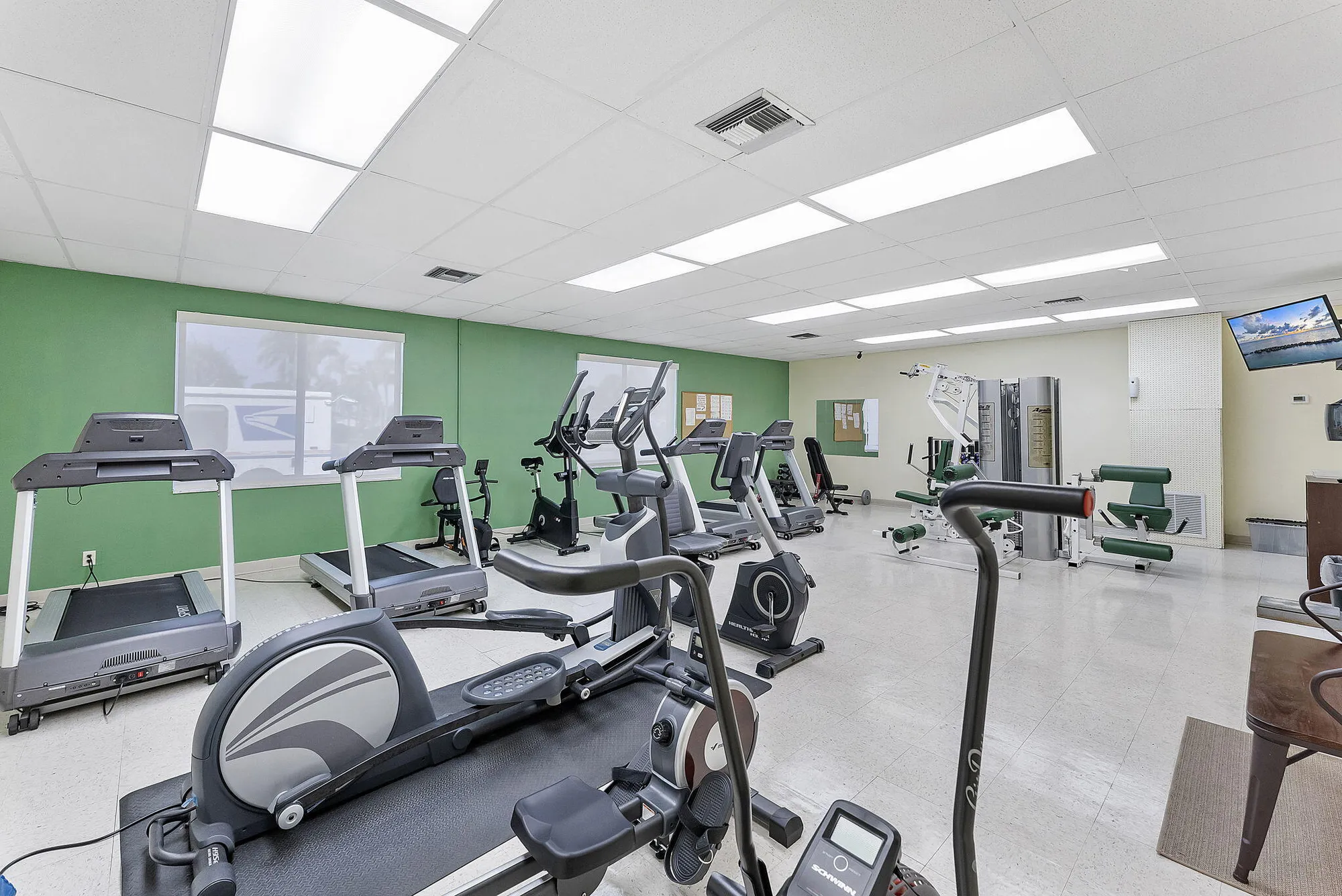 Property Slideshow image 19 of 21 | 2523 dudley dr h, West Palm Beach, FL, 33415