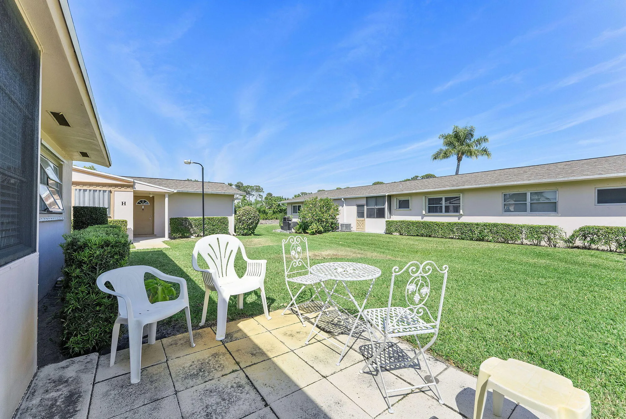 Property Slideshow image 14 of 21 | 2523 dudley dr h, West Palm Beach, FL, 33415