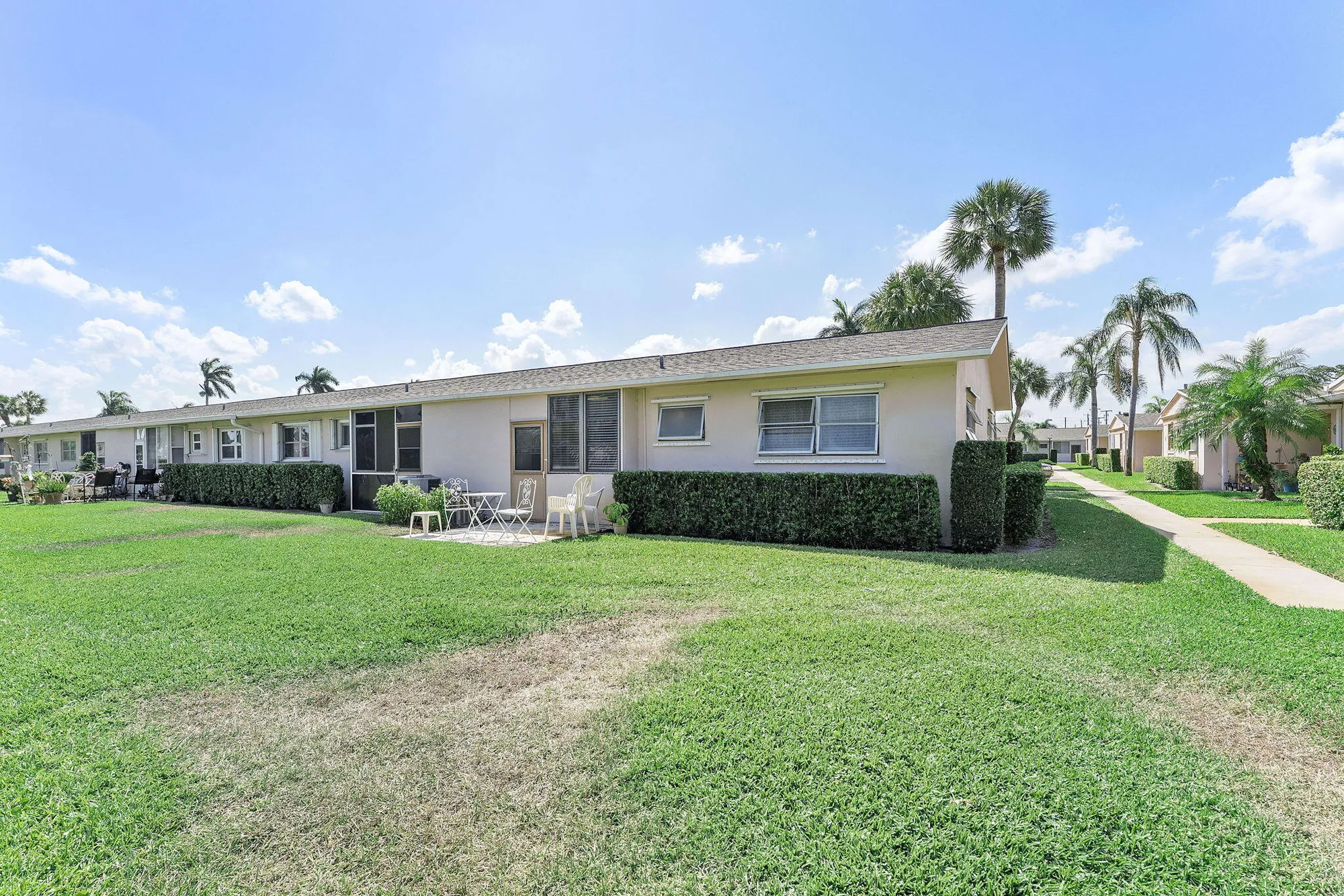 Property Slideshow image 15 of 21 | 2523 dudley dr h, West Palm Beach, FL, 33415