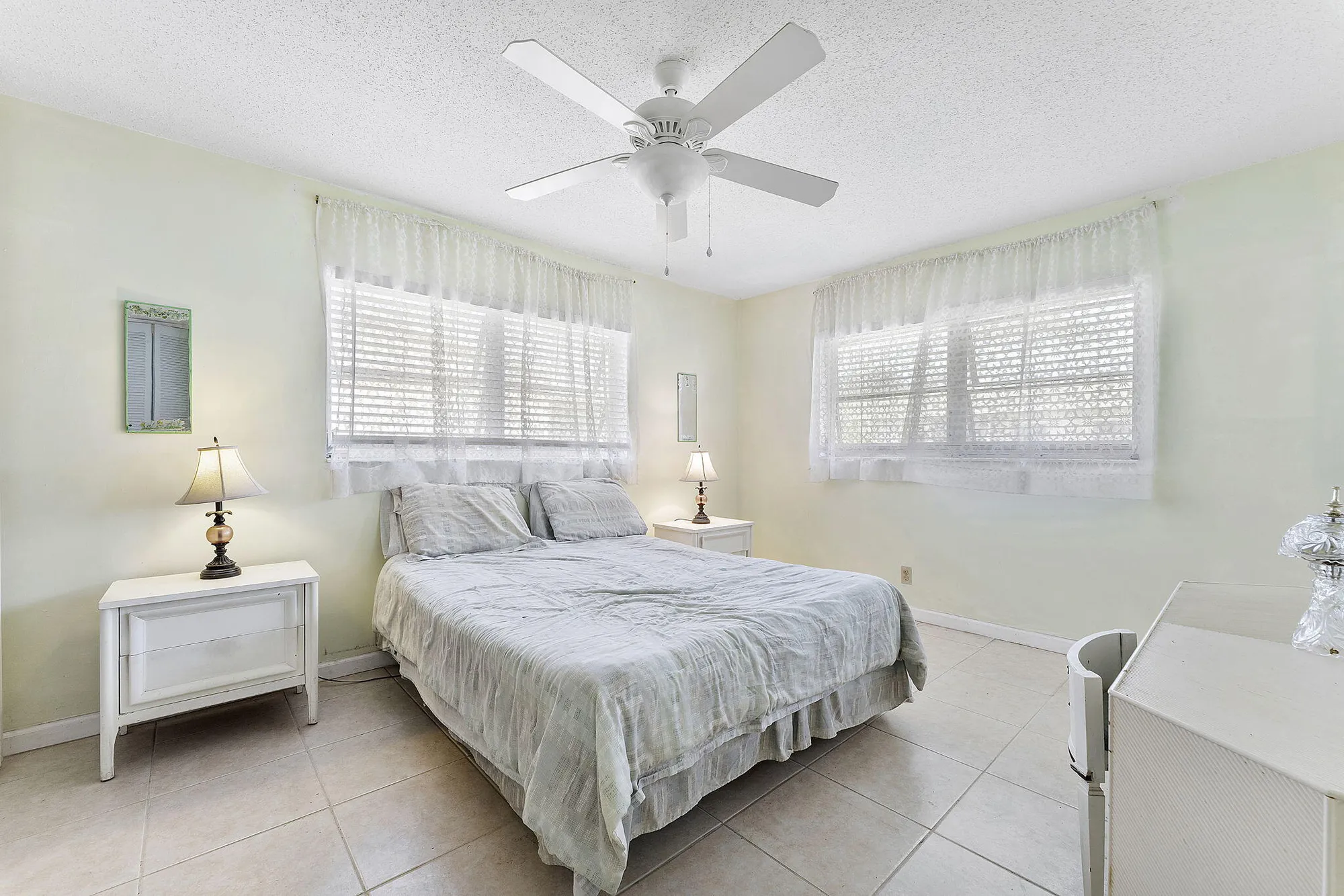Property Slideshow image 9 of 21 | 2523 dudley dr h, West Palm Beach, FL, 33415