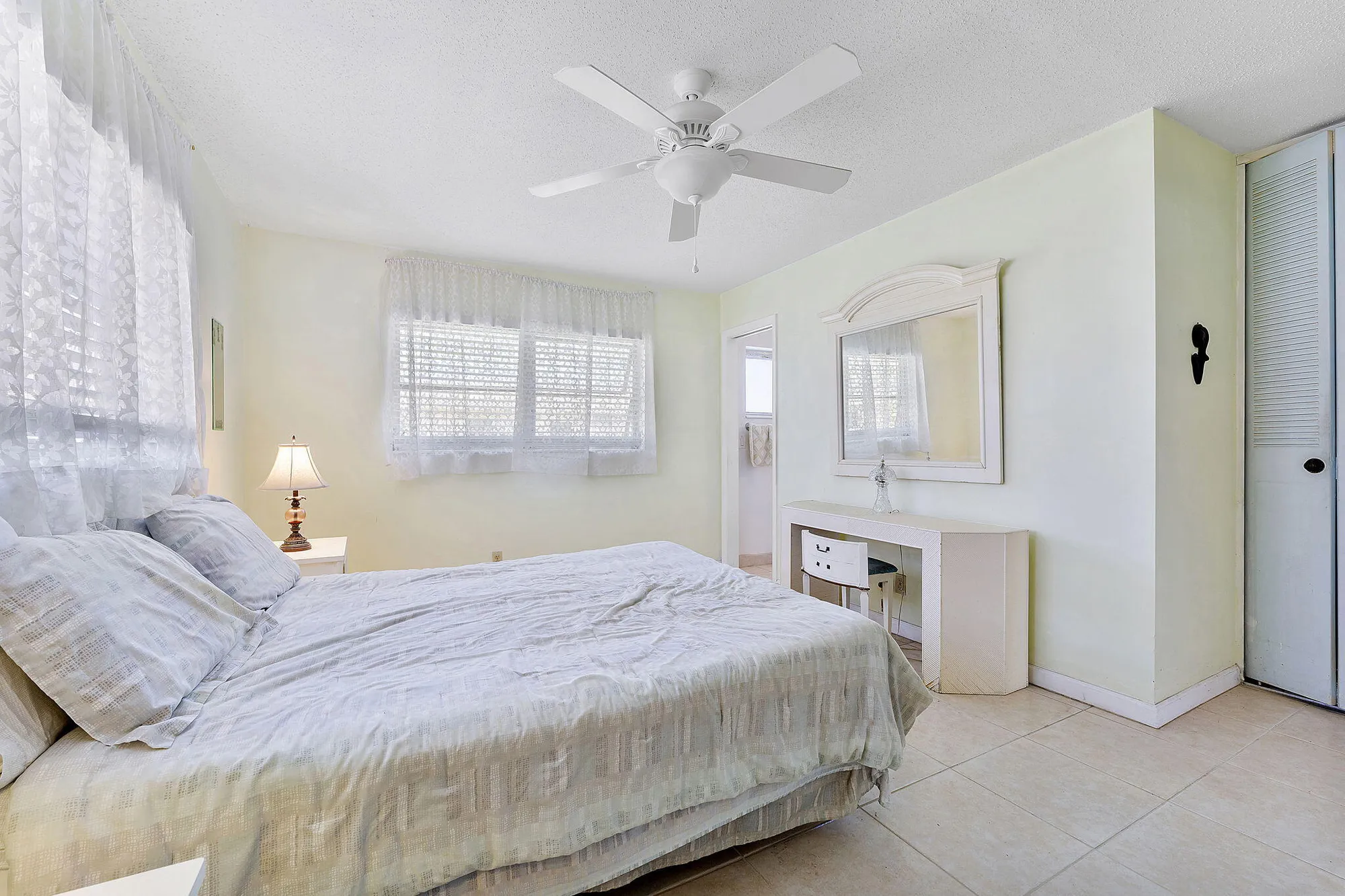 Property Slideshow image 10 of 21 | 2523 dudley dr h, West Palm Beach, FL, 33415