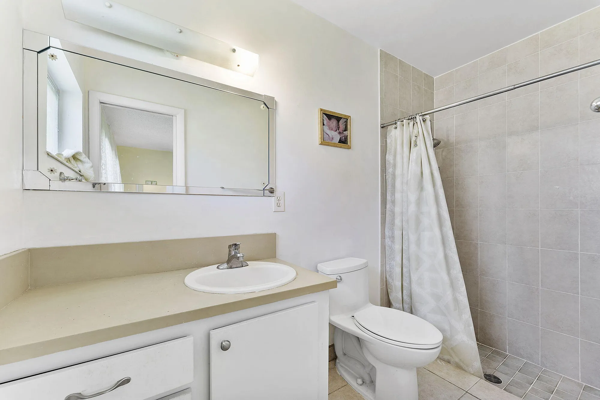 Property Slideshow image 11 of 21 | 2523 dudley dr h, West Palm Beach, FL, 33415