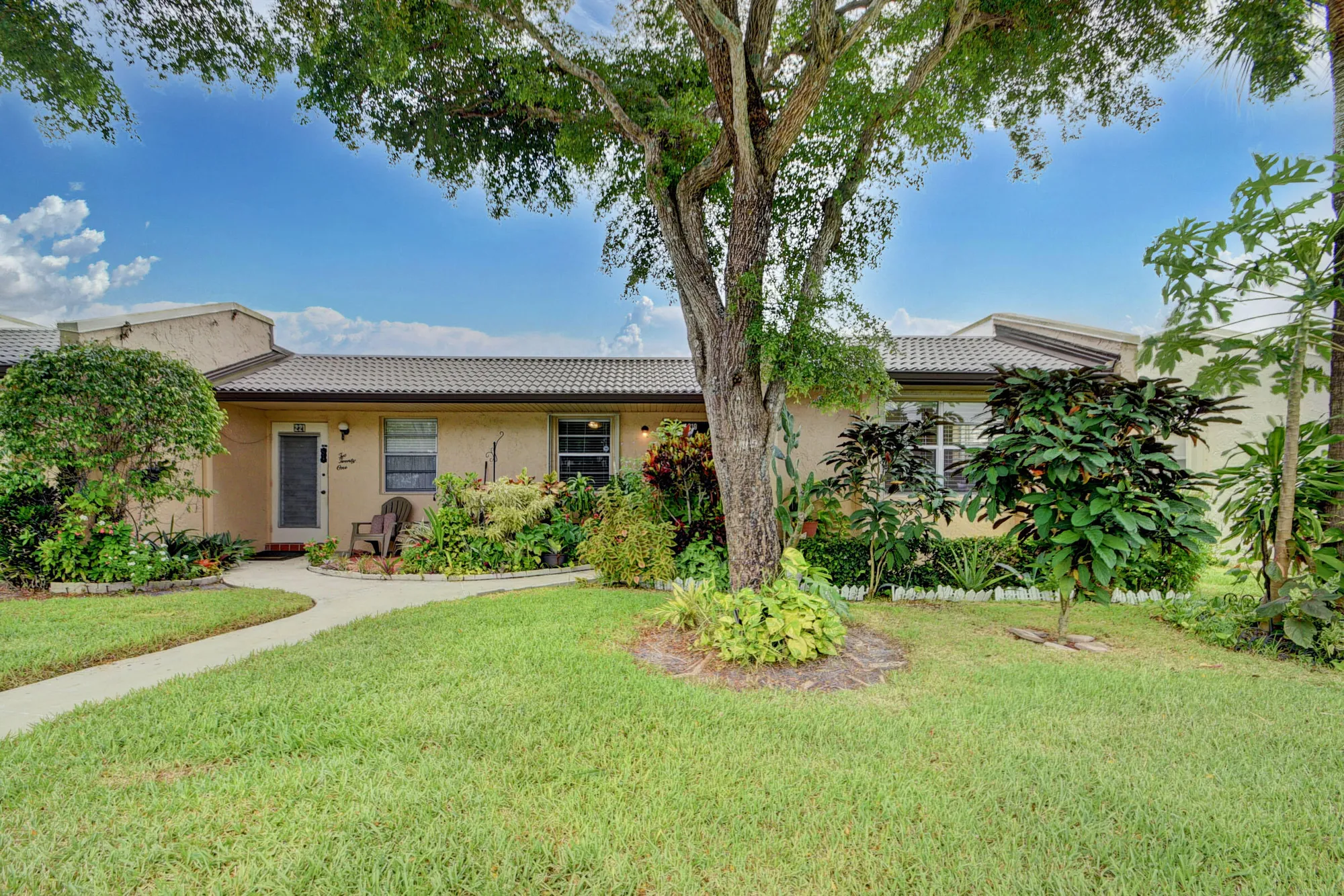 Property Slideshow image 23 of 64 | 219 lake meryl dr, West Palm Beach, FL, 33411