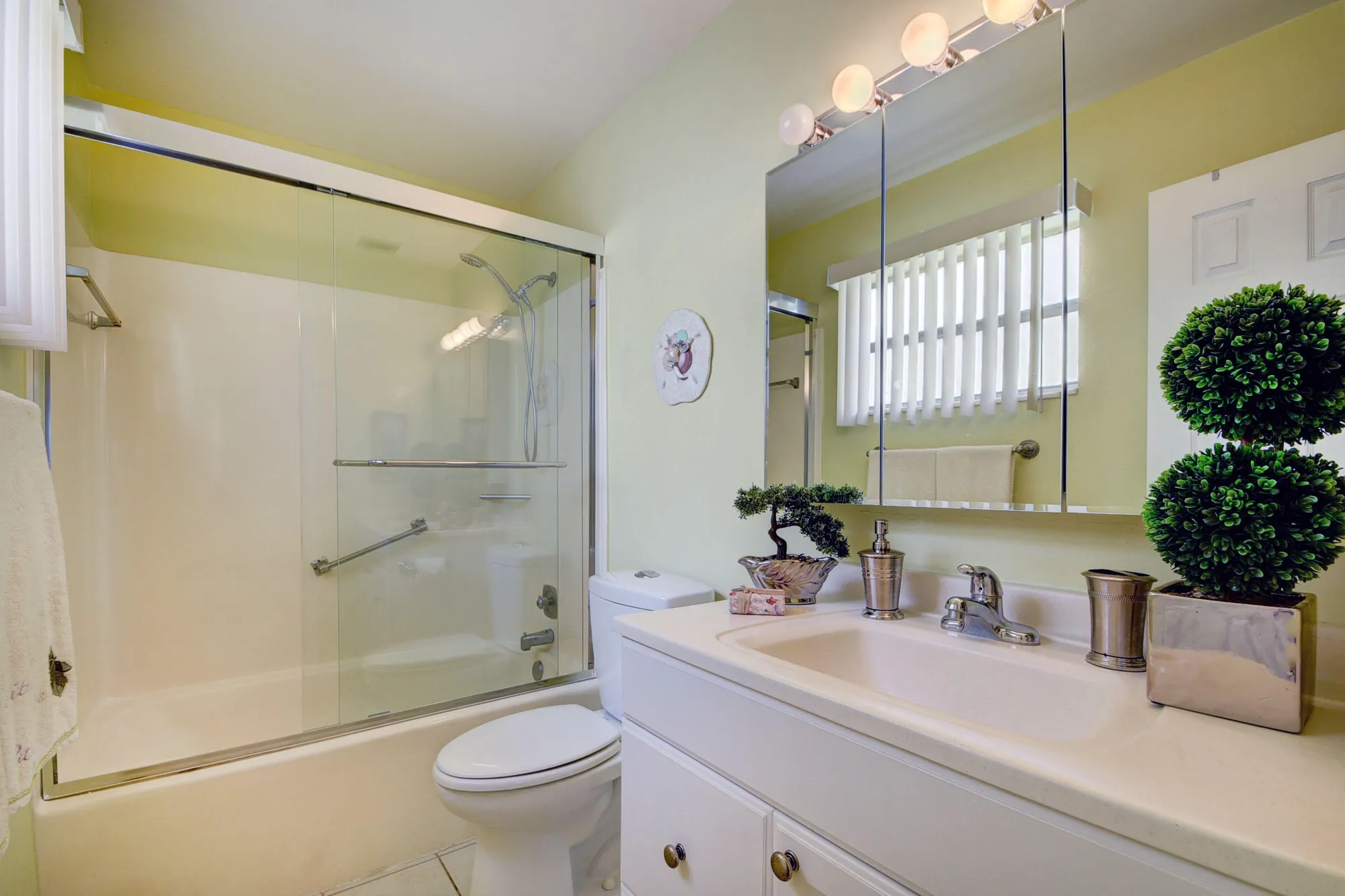 Property Slideshow image 11 of 64 | 219 lake meryl dr, West Palm Beach, FL, 33411