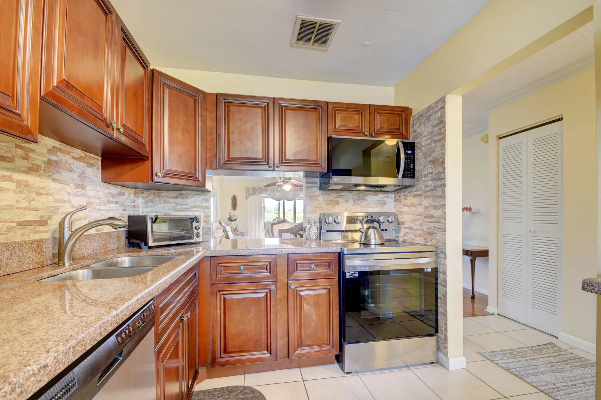 Property Slideshow image 3 of 64 | 219 lake meryl dr, West Palm Beach, FL, 33411