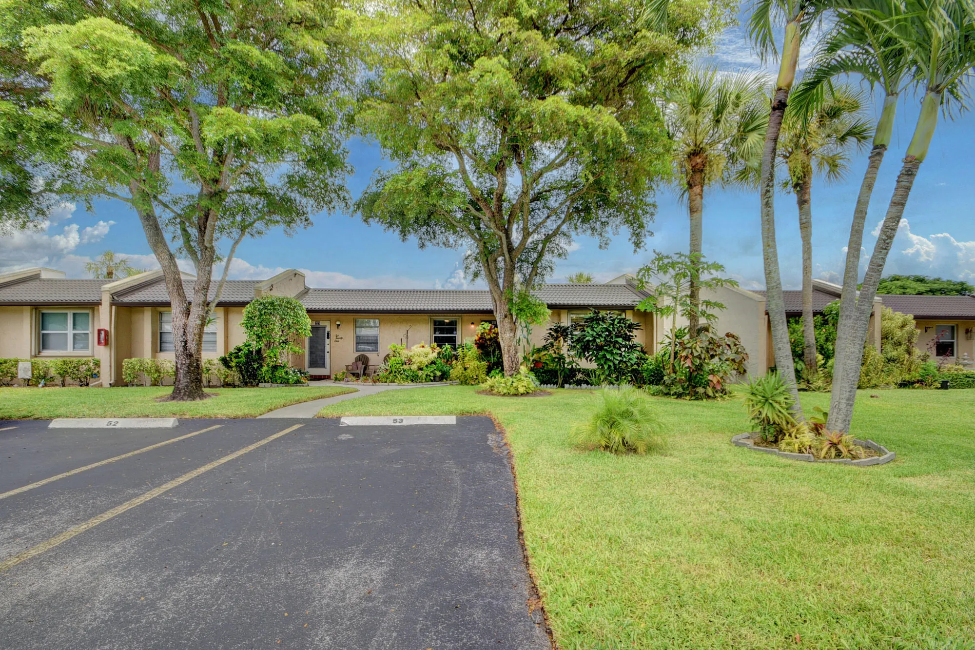 Property Slideshow image 32 of 64 | 219 lake meryl dr, West Palm Beach, FL, 33411