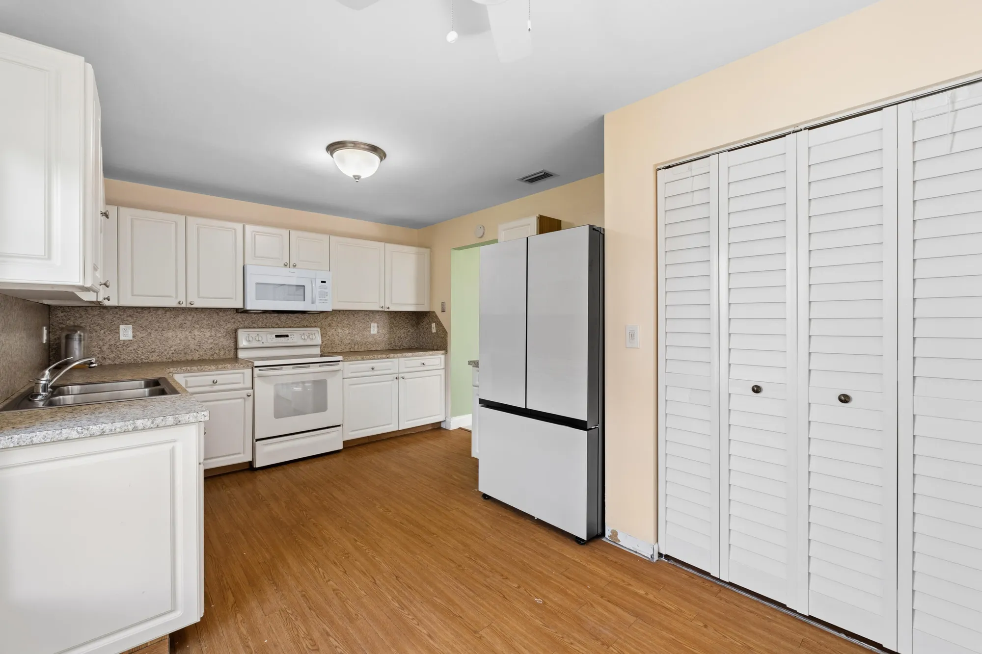 Property Slideshow image 4 of 39 | 3233 perimeter dr # 2511, Greenacres, FL, 33467