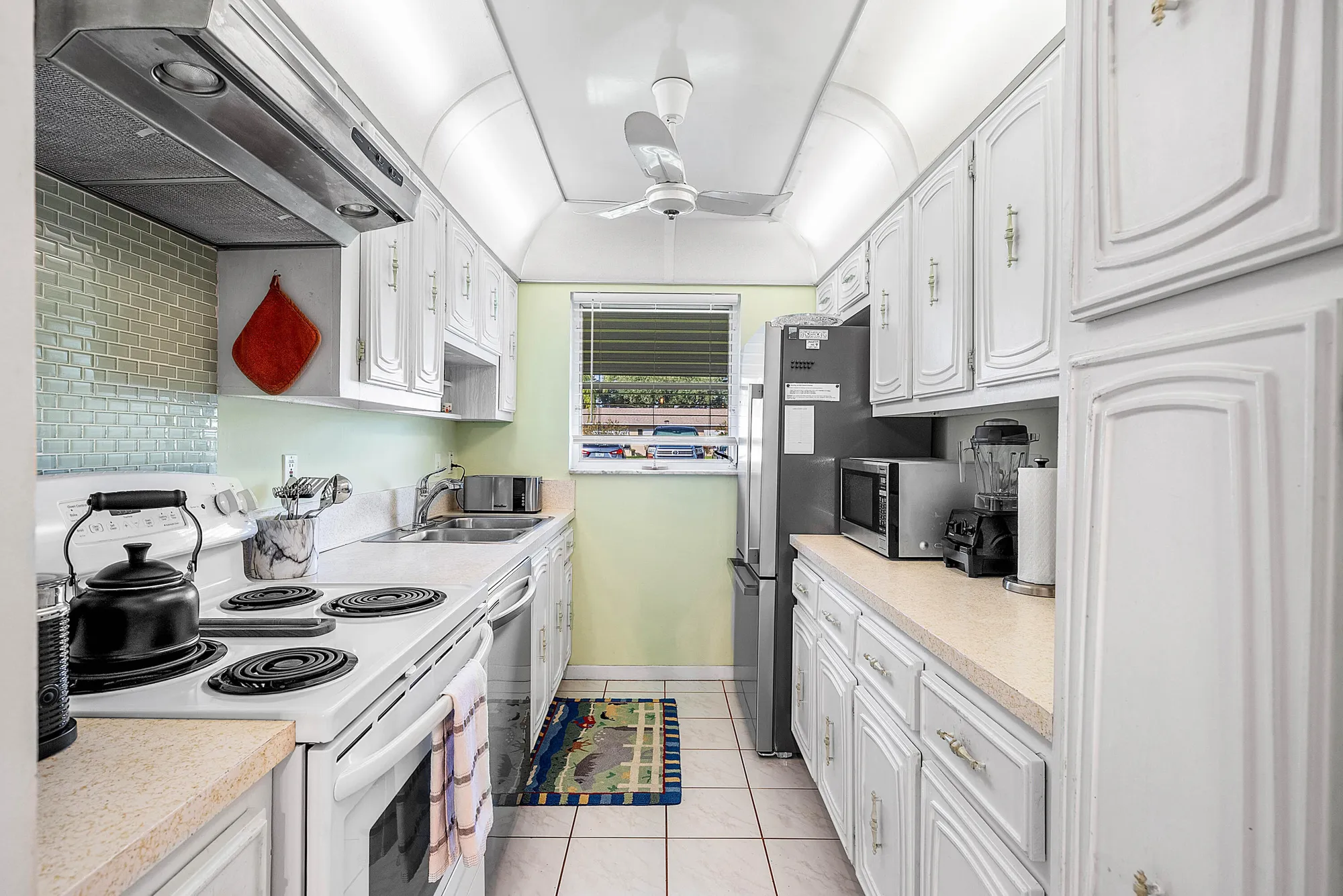 Property Slideshow image 10 of 29 | 1010 circle ter c, Delray Beach, FL, 33445