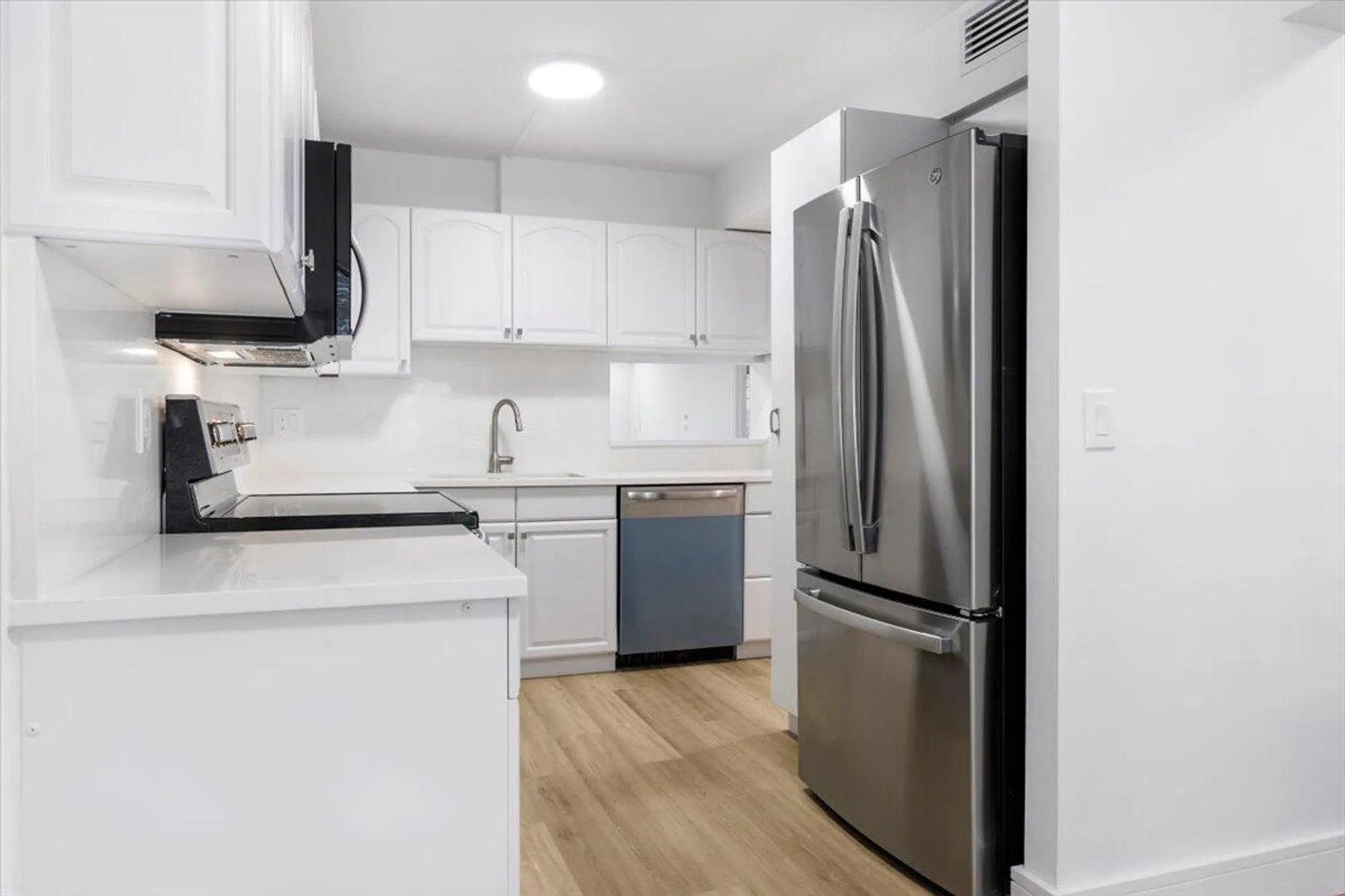 Property Slideshow image 8 of 49 | 10203 mangrove dr 101, Boynton Beach, FL, 33437