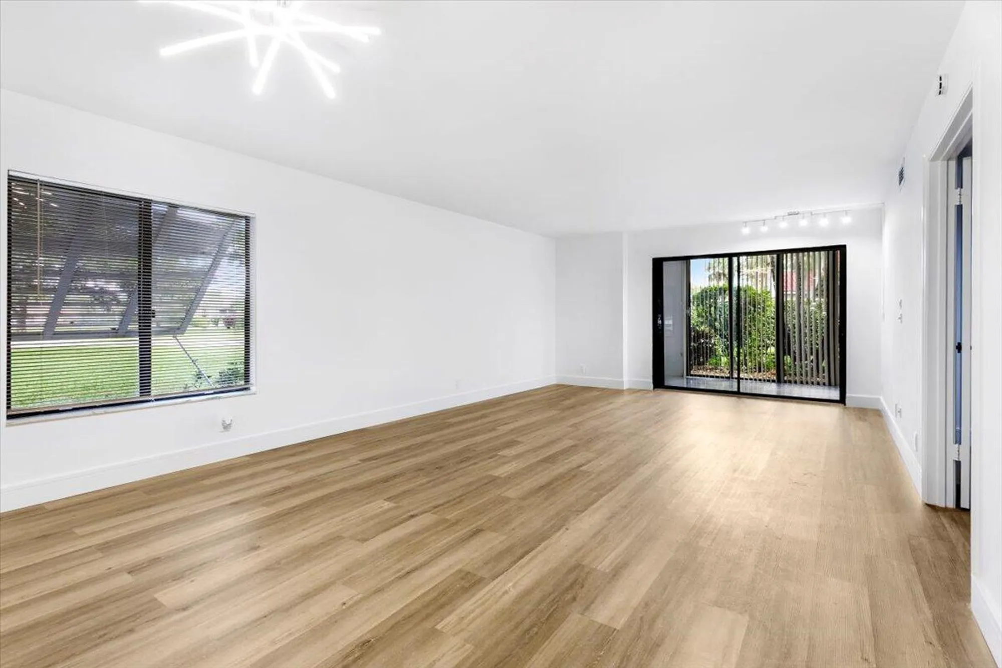 Property Slideshow image 11 of 49 | 10203 mangrove dr 101, Boynton Beach, FL, 33437