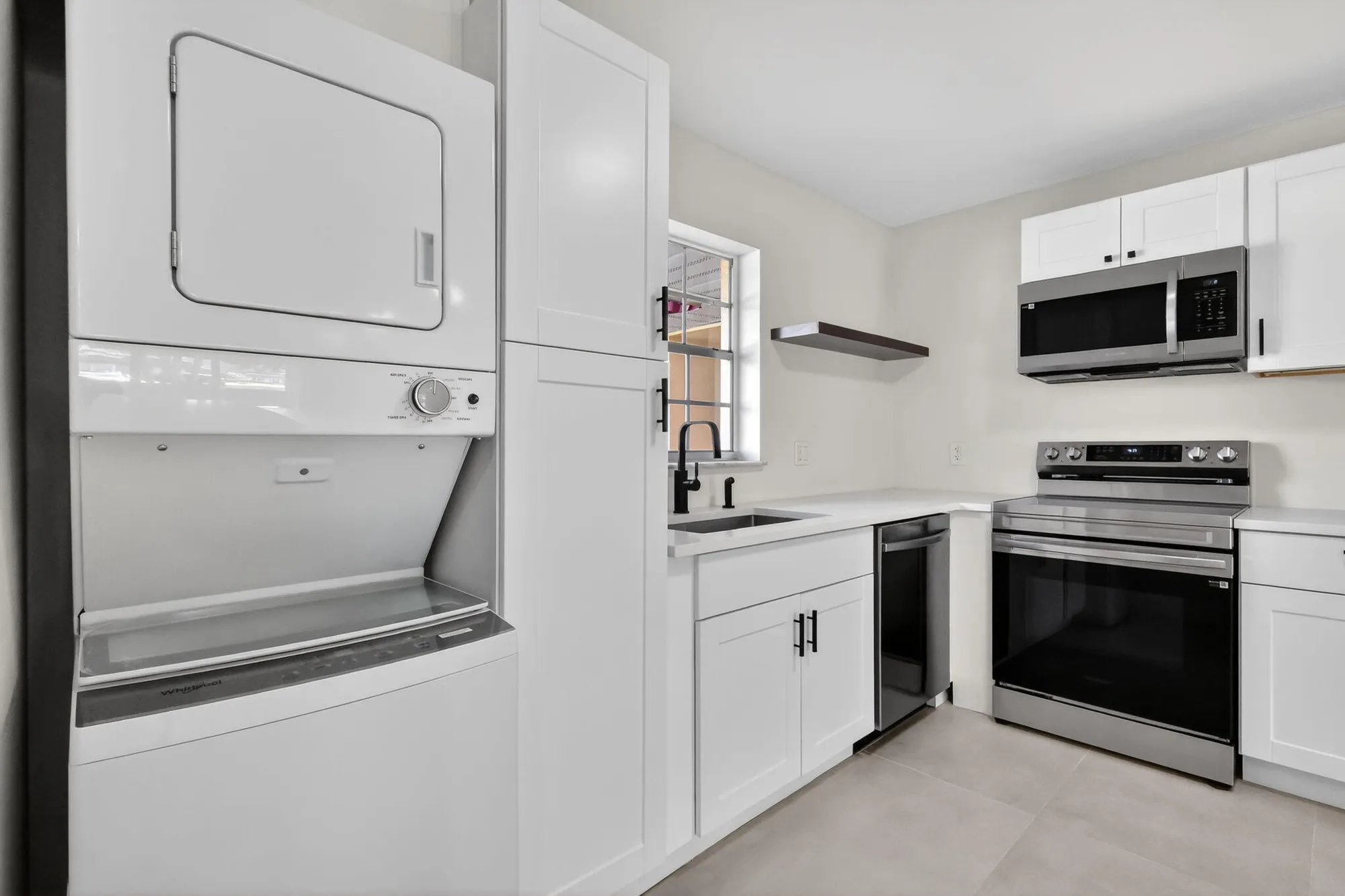 Property Slideshow image 7 of 36 | 846 salem ln, Lake Worth, FL, 33467