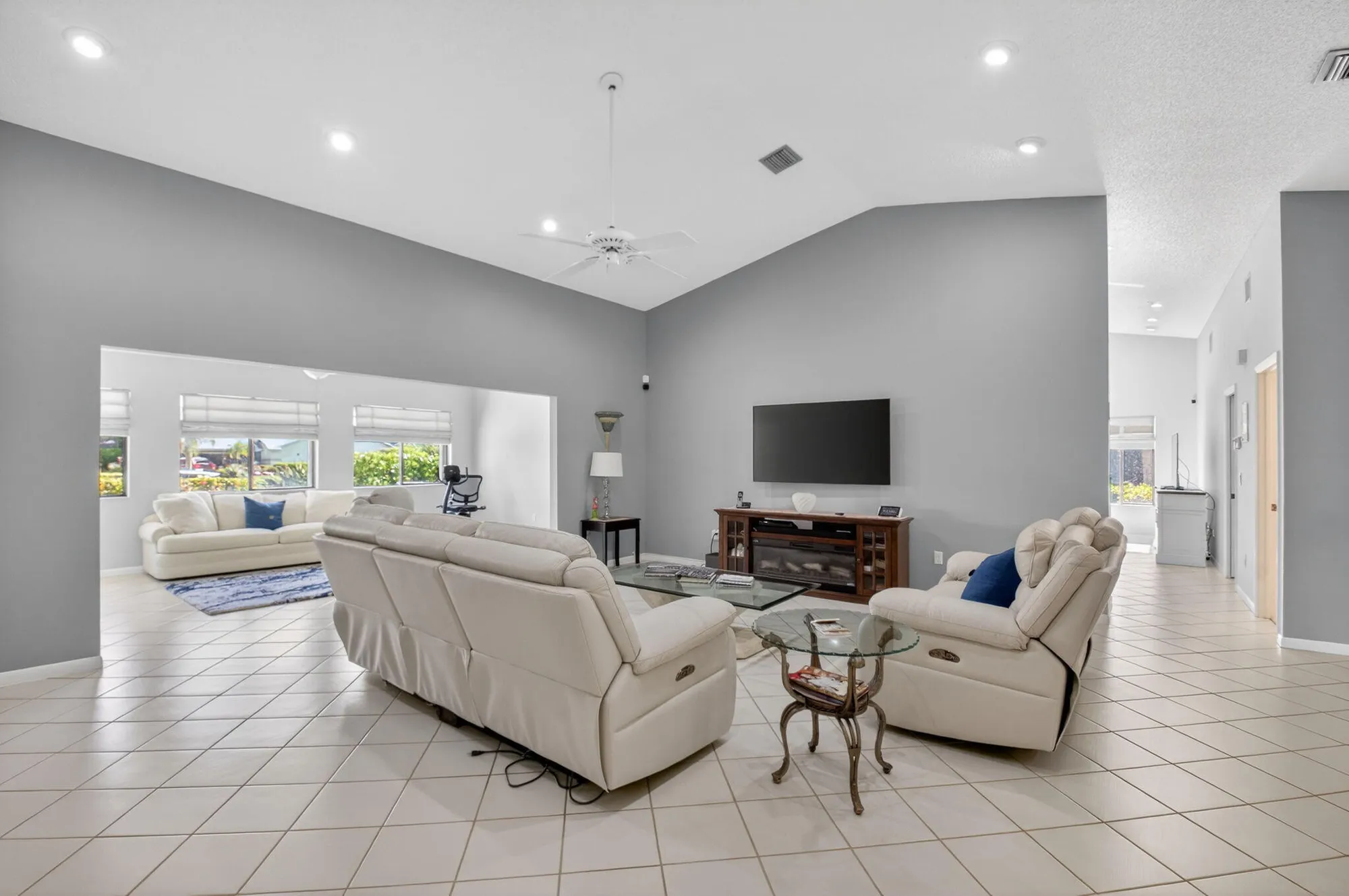 Property Slideshow image 7 of 85 | 2905 riviera dr, Delray Beach, FL, 33445