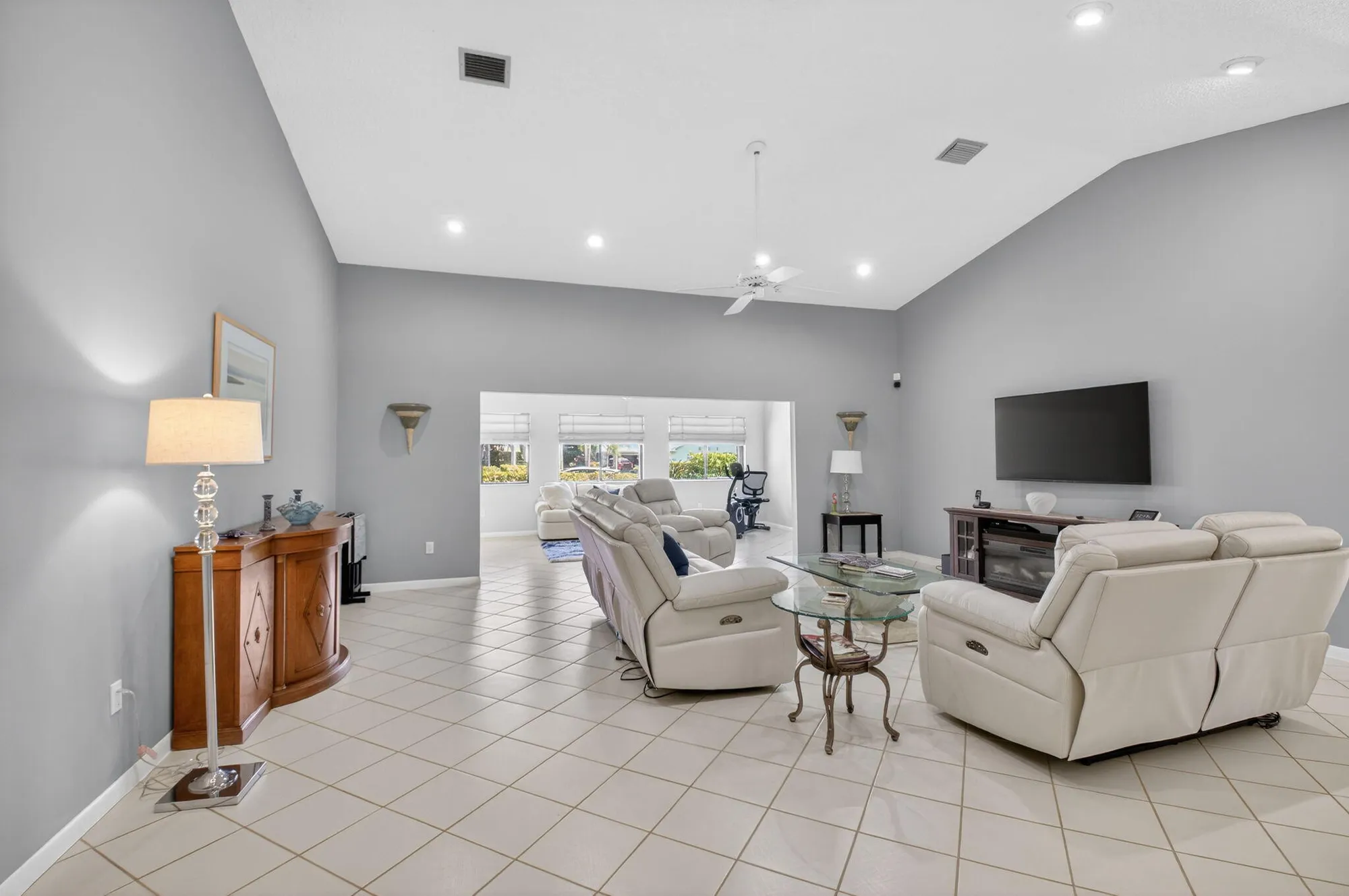 Property Slideshow image 6 of 85 | 2905 riviera dr, Delray Beach, FL, 33445