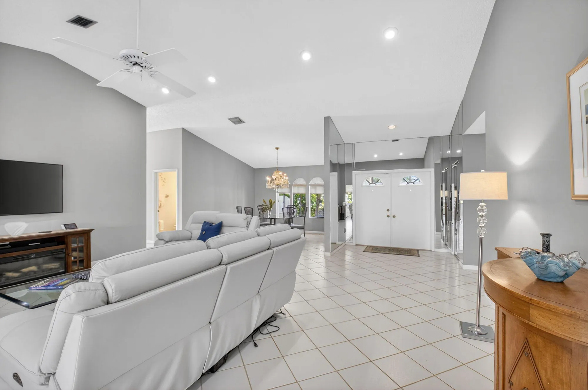 Property Slideshow image 8 of 85 | 2905 riviera dr, Delray Beach, FL, 33445