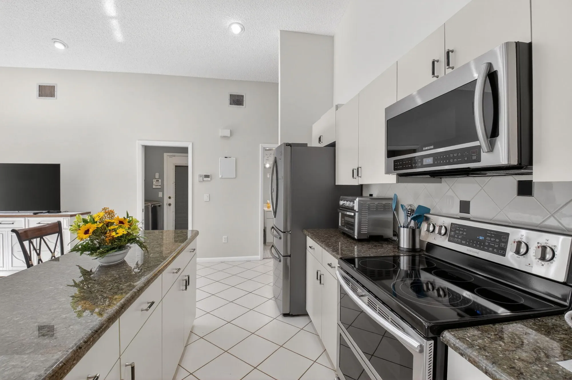 Property Slideshow image 21 of 85 | 2905 riviera dr, Delray Beach, FL, 33445