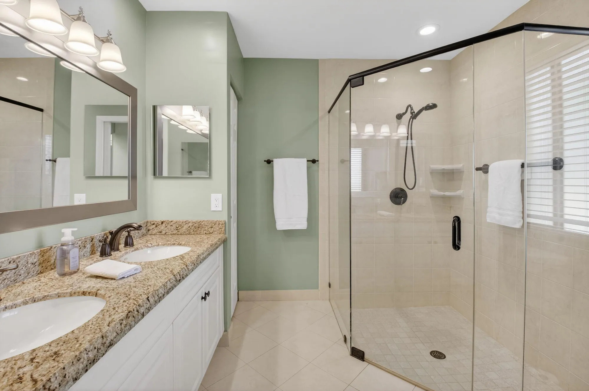 Property Slideshow image 30 of 85 | 2905 riviera dr, Delray Beach, FL, 33445