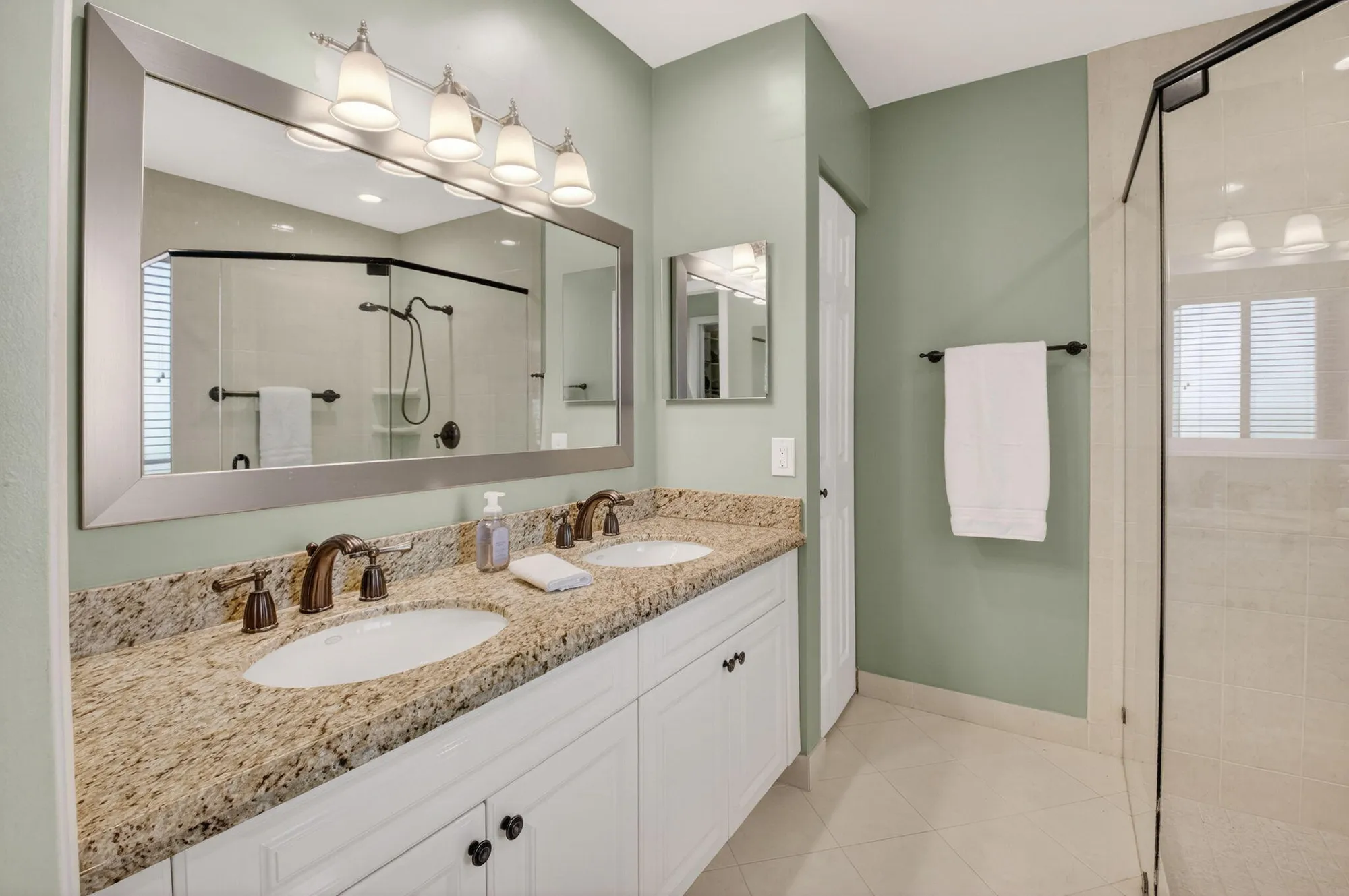 Property Slideshow image 31 of 85 | 2905 riviera dr, Delray Beach, FL, 33445