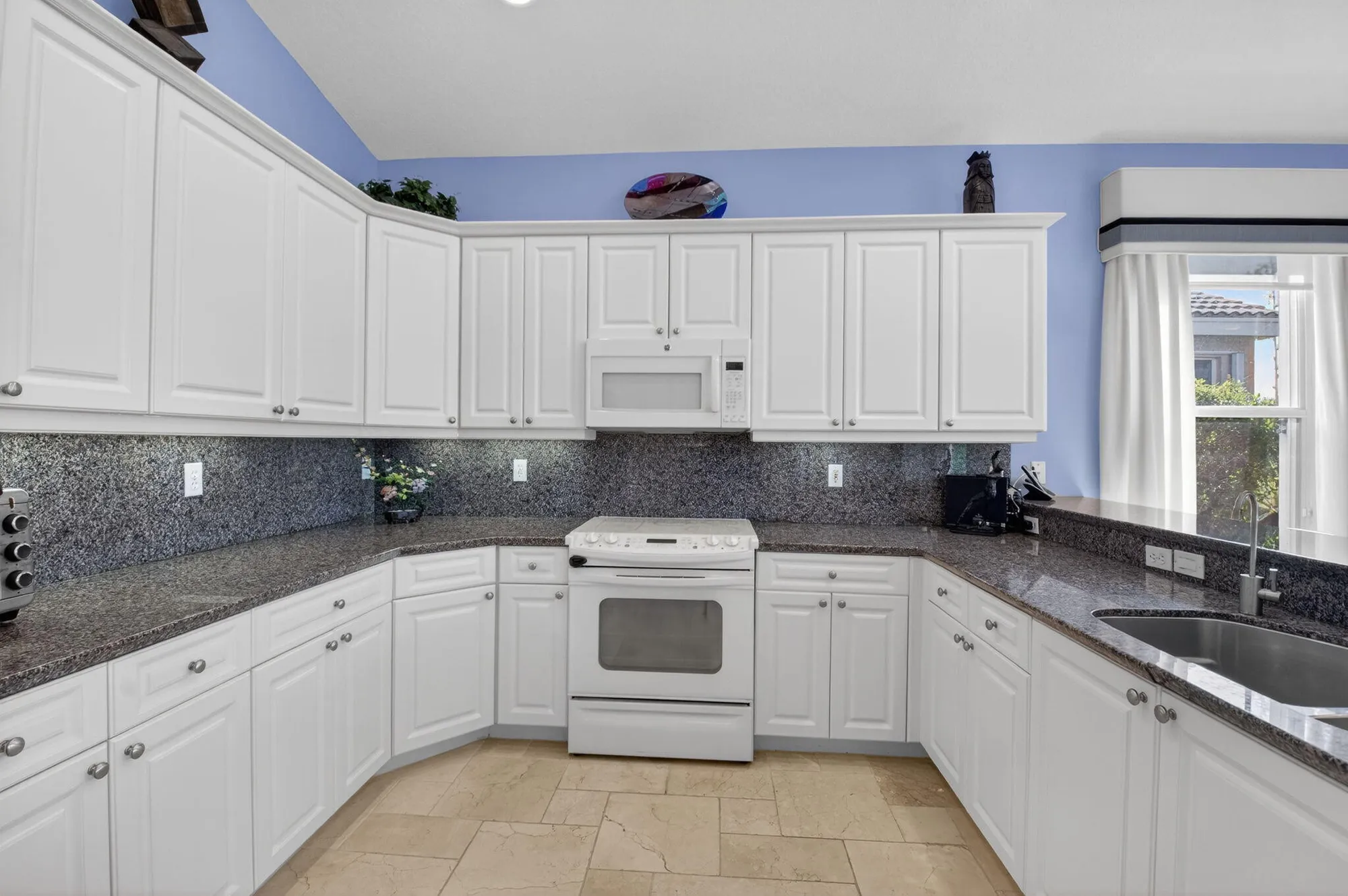 Property Slideshow image 12 of 90 | 13197 alhambra lake cir, Delray Beach, FL, 33446