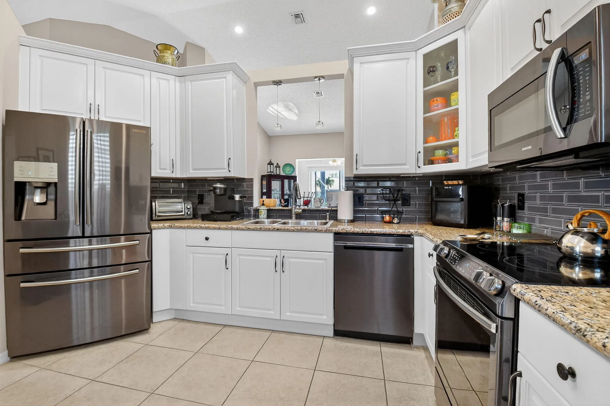 Property Slideshow image 15 of 53 | 6210 heliconia rd, Delray Beach, FL, 33484