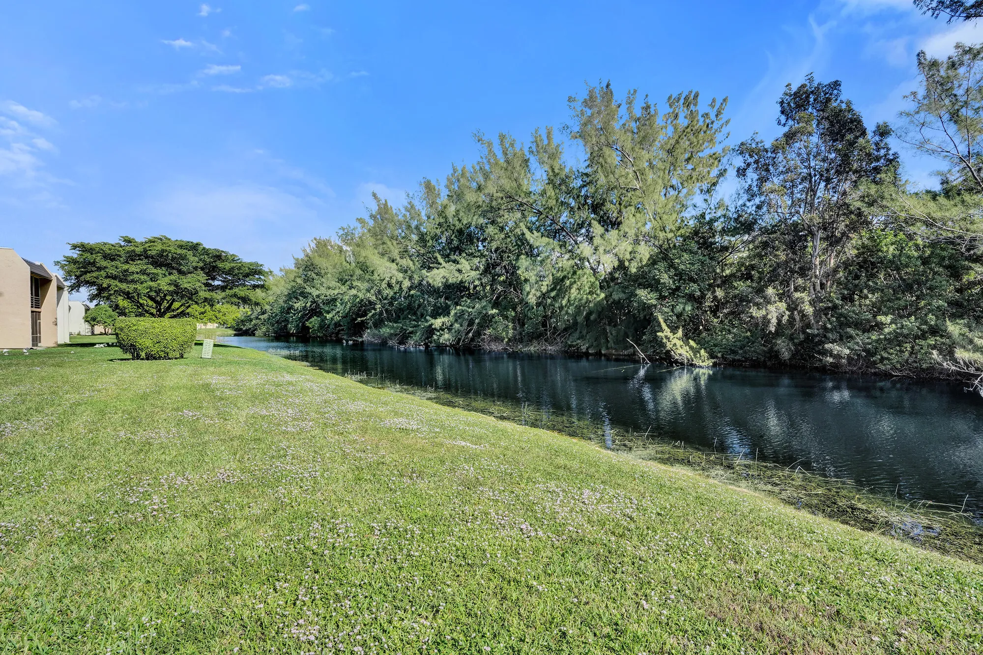 Property Slideshow image 34 of 64 | 140 lake meryl dr apt 140, West Palm Beach, FL, 33411