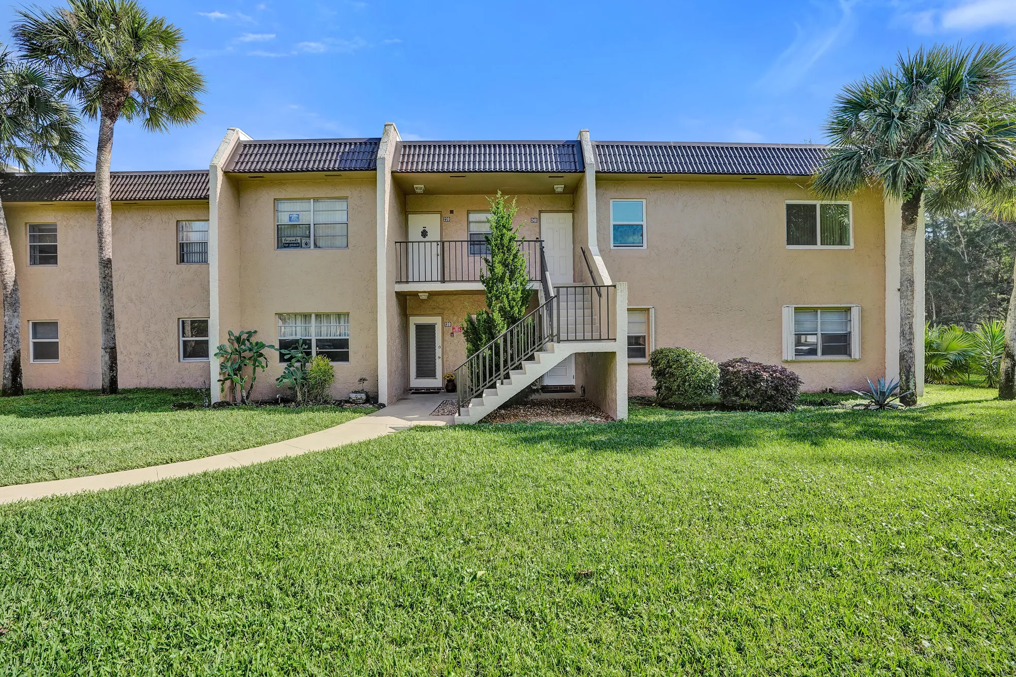 Property Slideshow image 42 of 64 | 140 lake meryl dr apt 140, West Palm Beach, FL, 33411