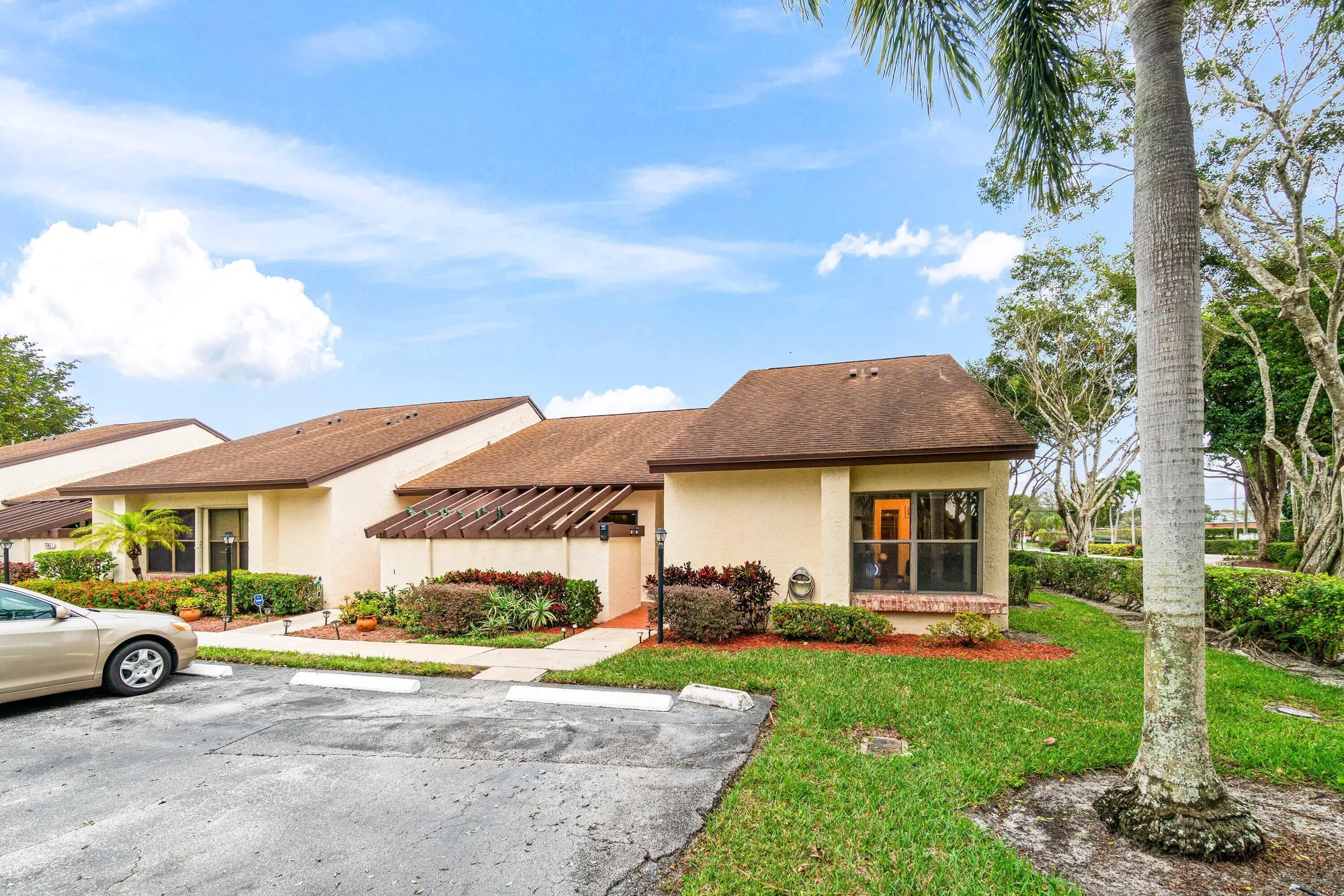 Property Slideshow image 2 of 37 | 3742 english ln d, Lake Worth, FL, 33467