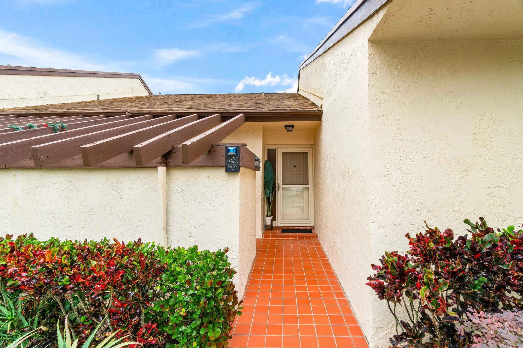 Property Slideshow image 4 of 37 | 3742 english ln d, Lake Worth, FL, 33467