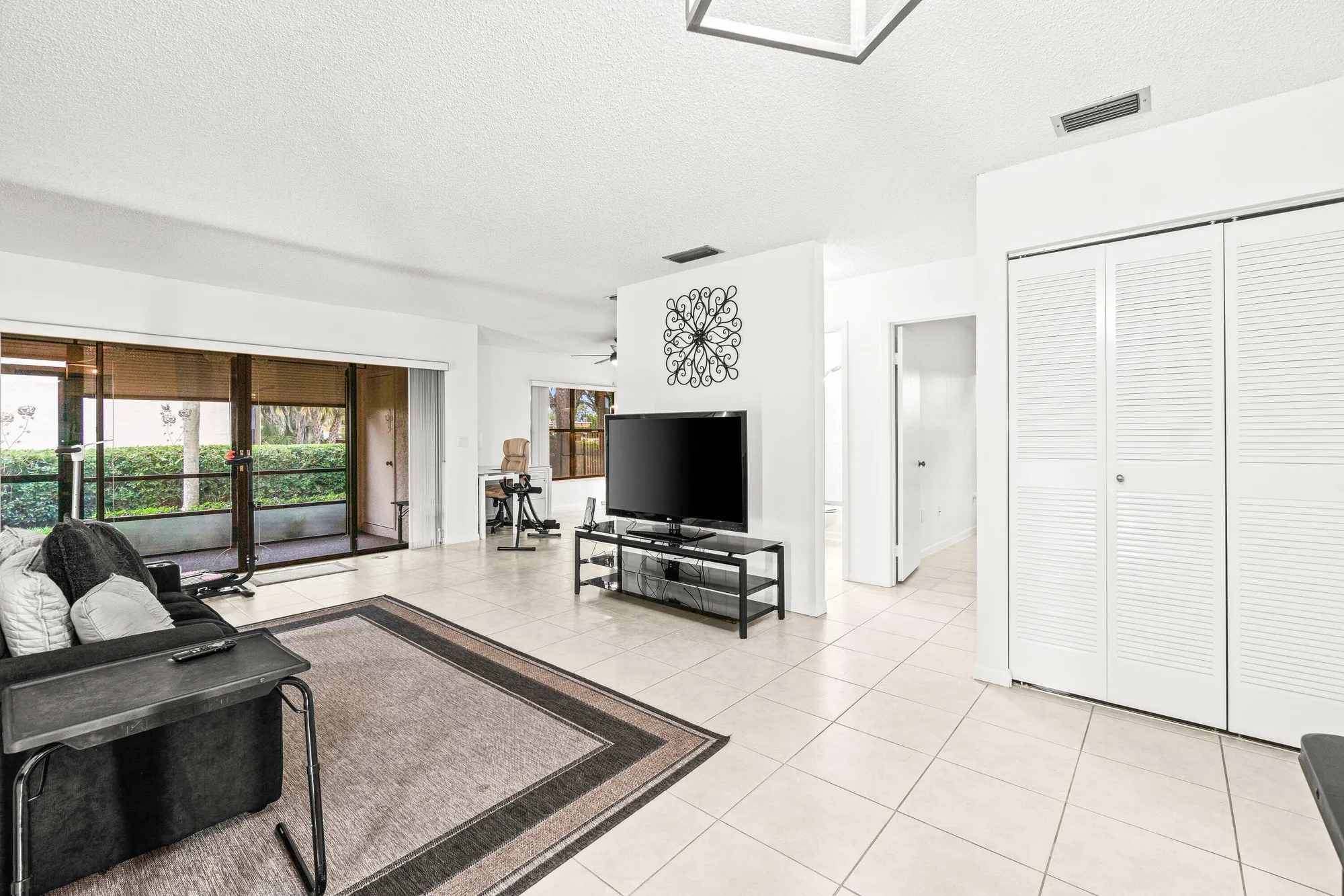 Property Slideshow image 7 of 37 | 3742 english ln d, Lake Worth, FL, 33467