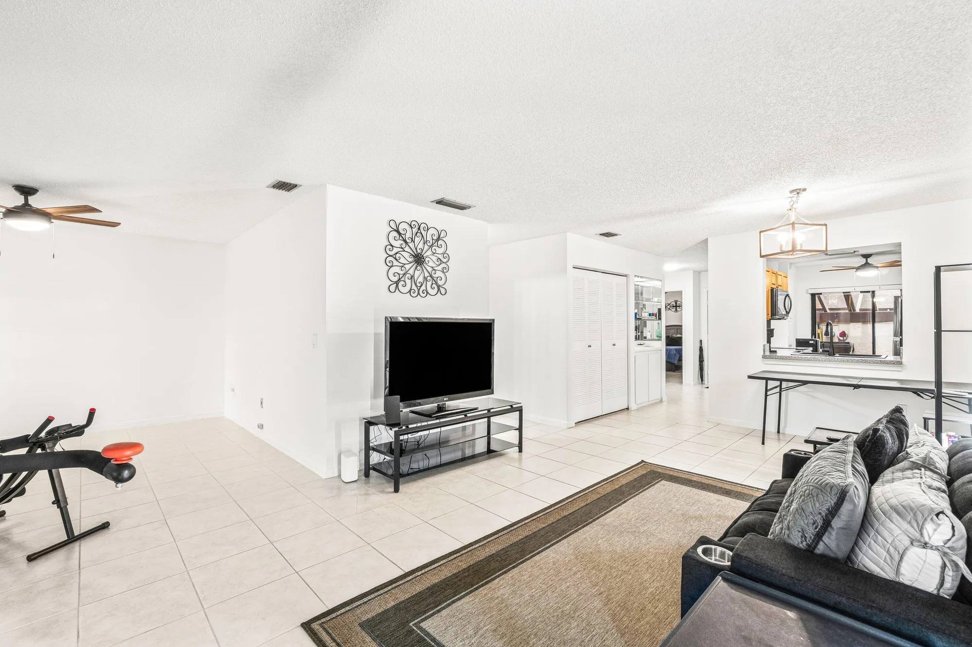 Property Slideshow image 9 of 37 | 3742 english ln d, Lake Worth, FL, 33467