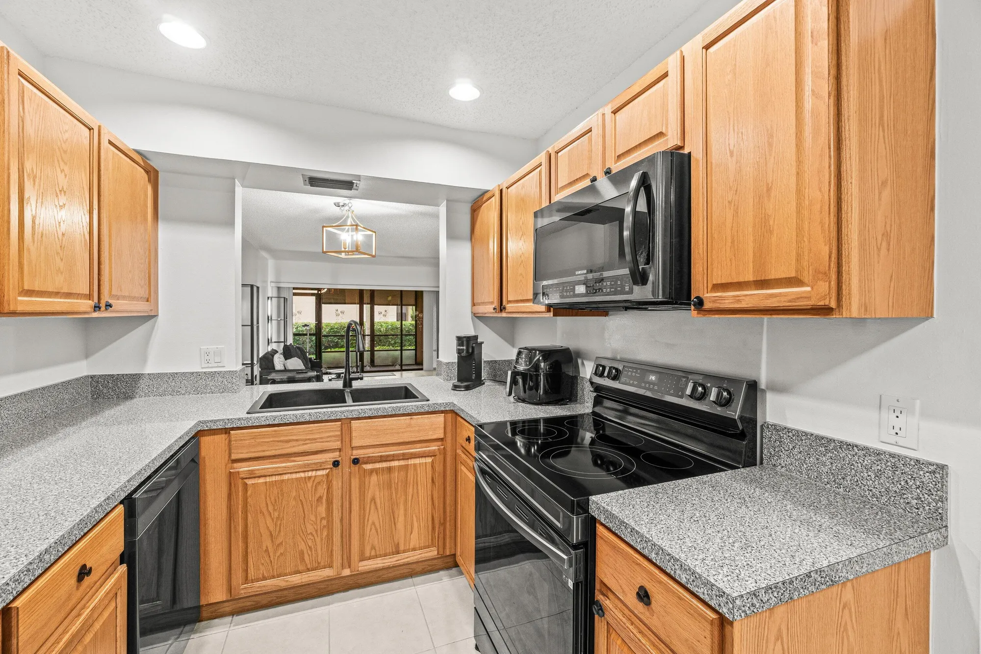 Property Slideshow image 16 of 37 | 3742 english ln d, Lake Worth, FL, 33467