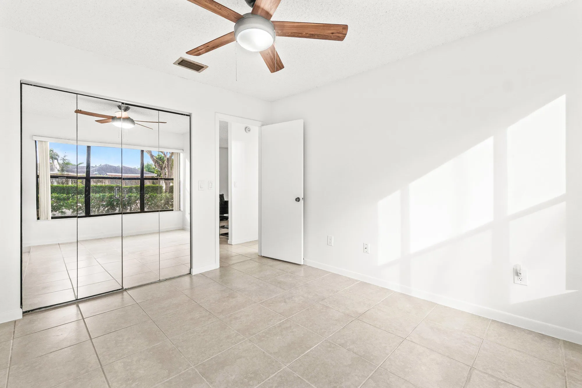 Property Slideshow image 25 of 37 | 3742 english ln d, Lake Worth, FL, 33467