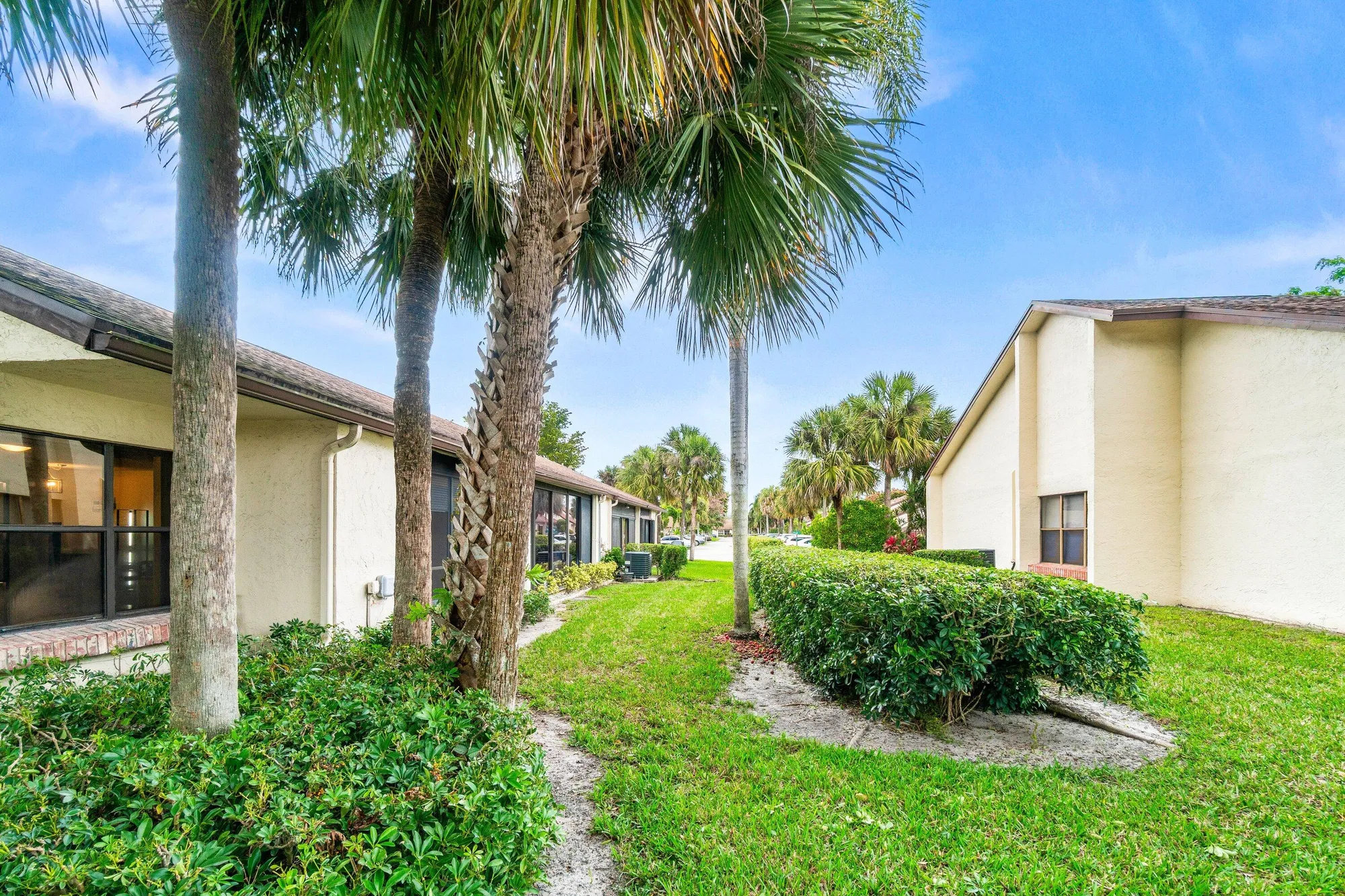 Property Slideshow image 32 of 37 | 3742 english ln d, Lake Worth, FL, 33467