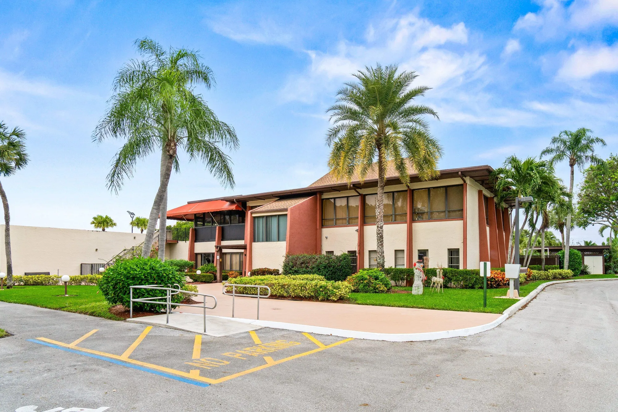 Property Slideshow image 34 of 37 | 3742 english ln d, Lake Worth, FL, 33467