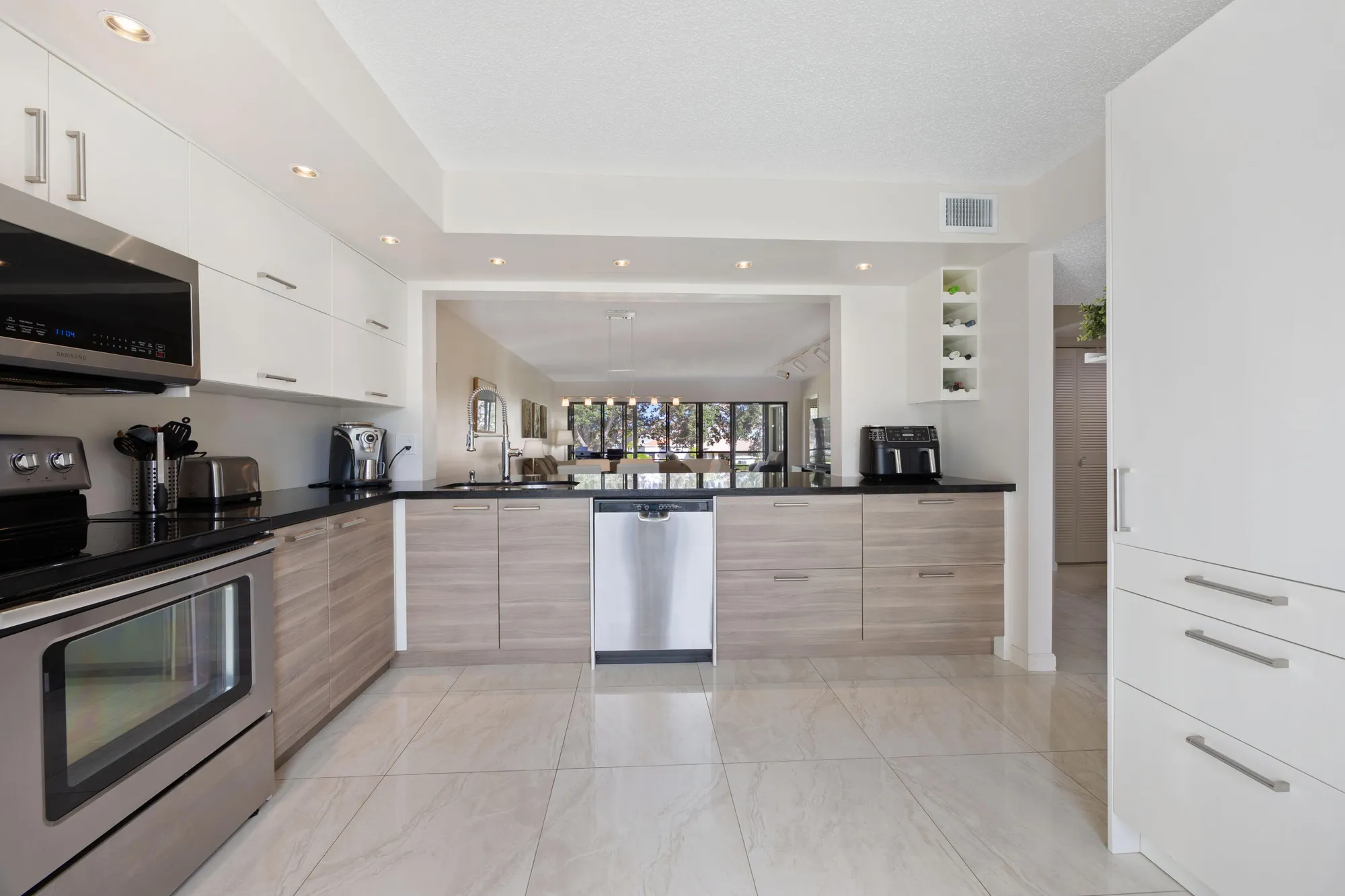 Property Slideshow image 7 of 25 | 5659 fairway park dr 203, Boynton Beach, FL, 33437