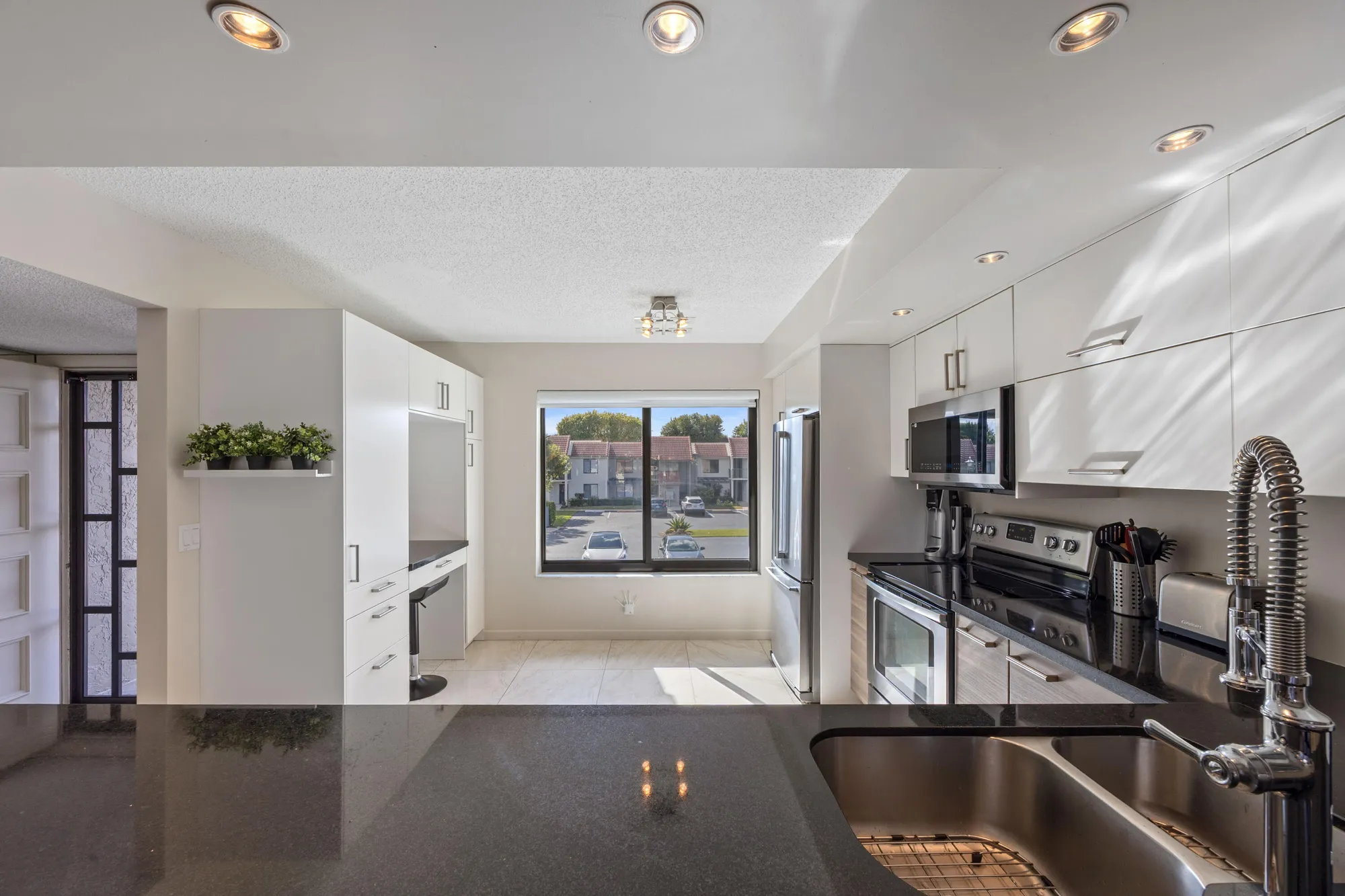 Property Slideshow image 9 of 25 | 5659 fairway park dr 203, Boynton Beach, FL, 33437