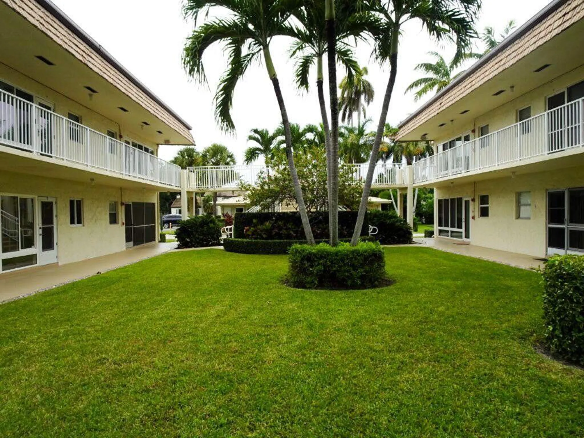 Property Slideshow image 10 of 13 | 630 snug harbor dr c6, Boynton Beach, FL, 33435