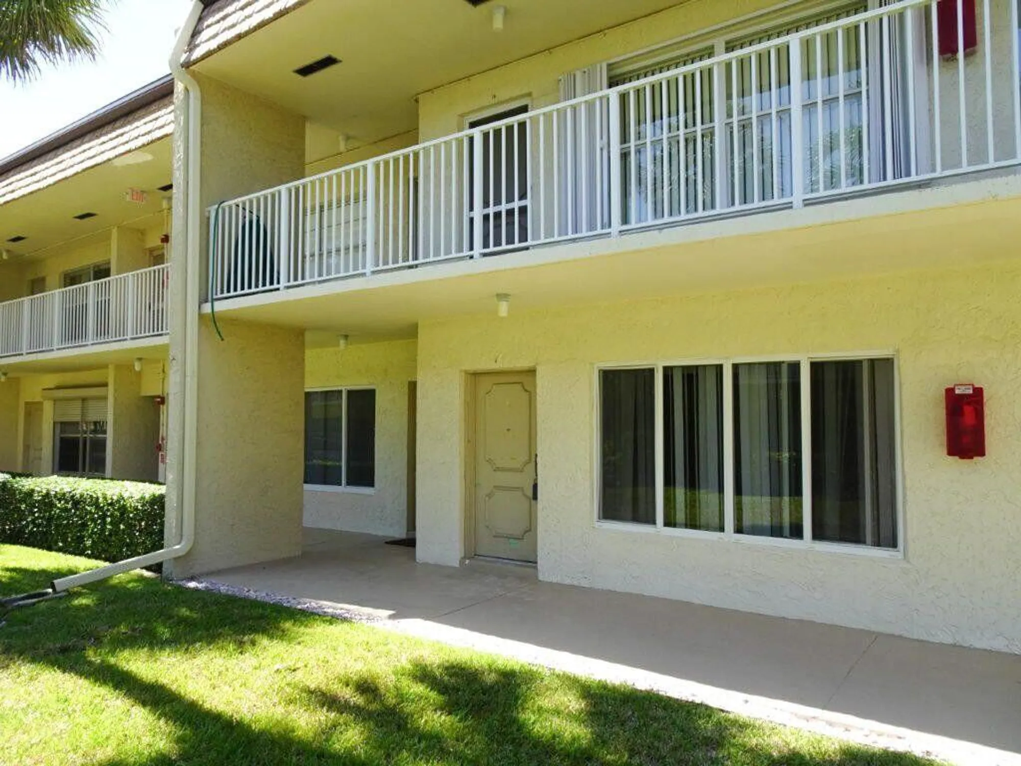 Property Slideshow image 2 of 13 | 630 snug harbor dr c6, Boynton Beach, FL, 33435