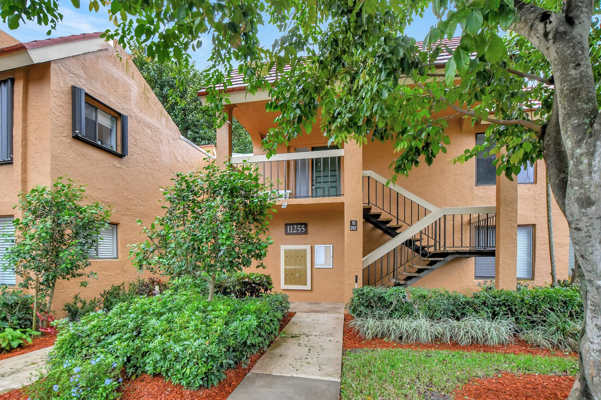 Property Slideshow image 5 of 32 | 11255 green lake dr 202, Boynton Beach, FL, 33437