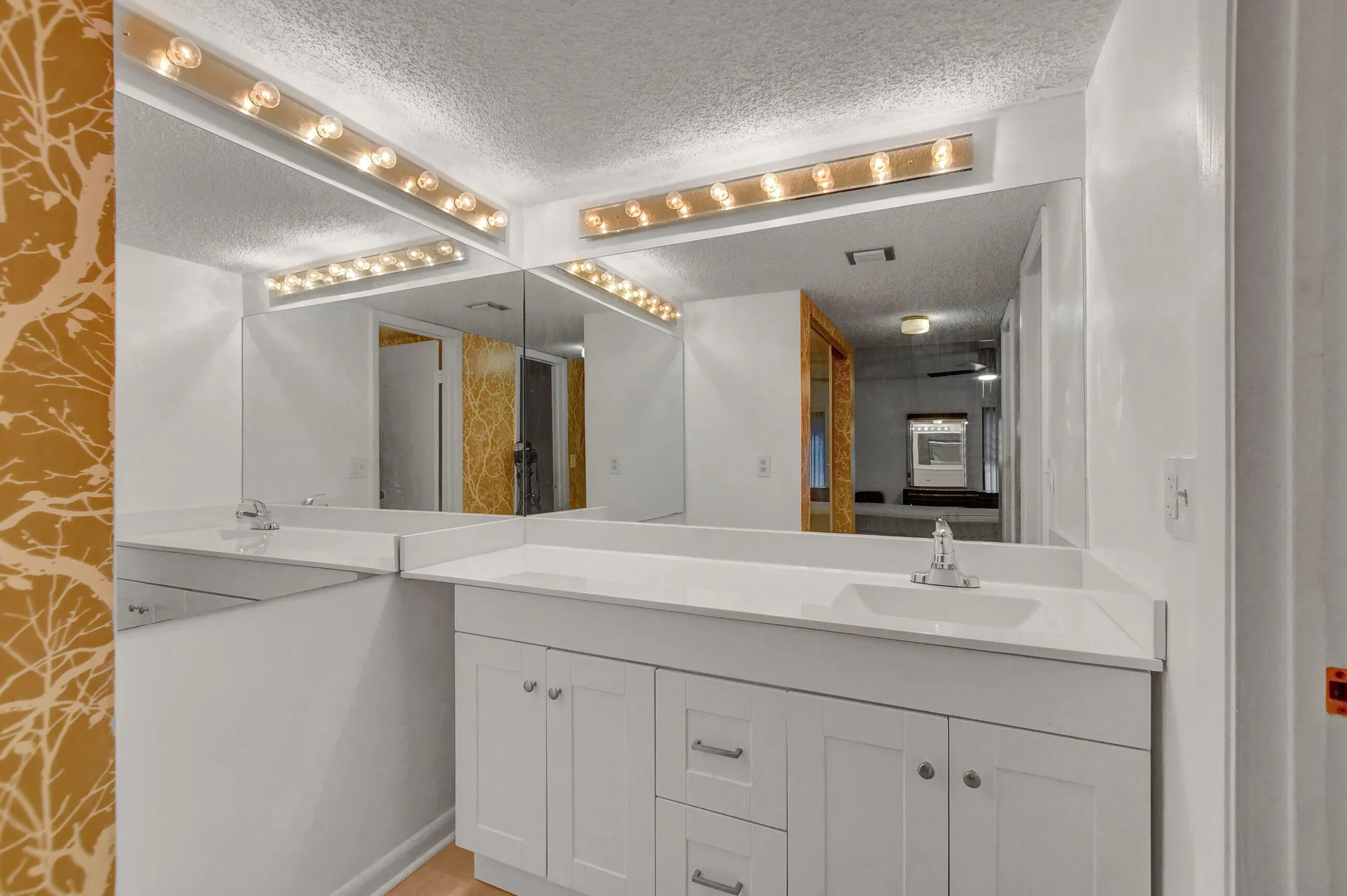 Property Slideshow image 16 of 32 | 11255 green lake dr 202, Boynton Beach, FL, 33437