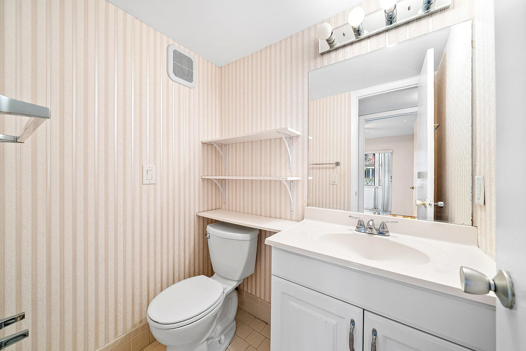 Property Slideshow image 15 of 28 | 203 coventry i # 203, West Palm Beach, FL, 33417